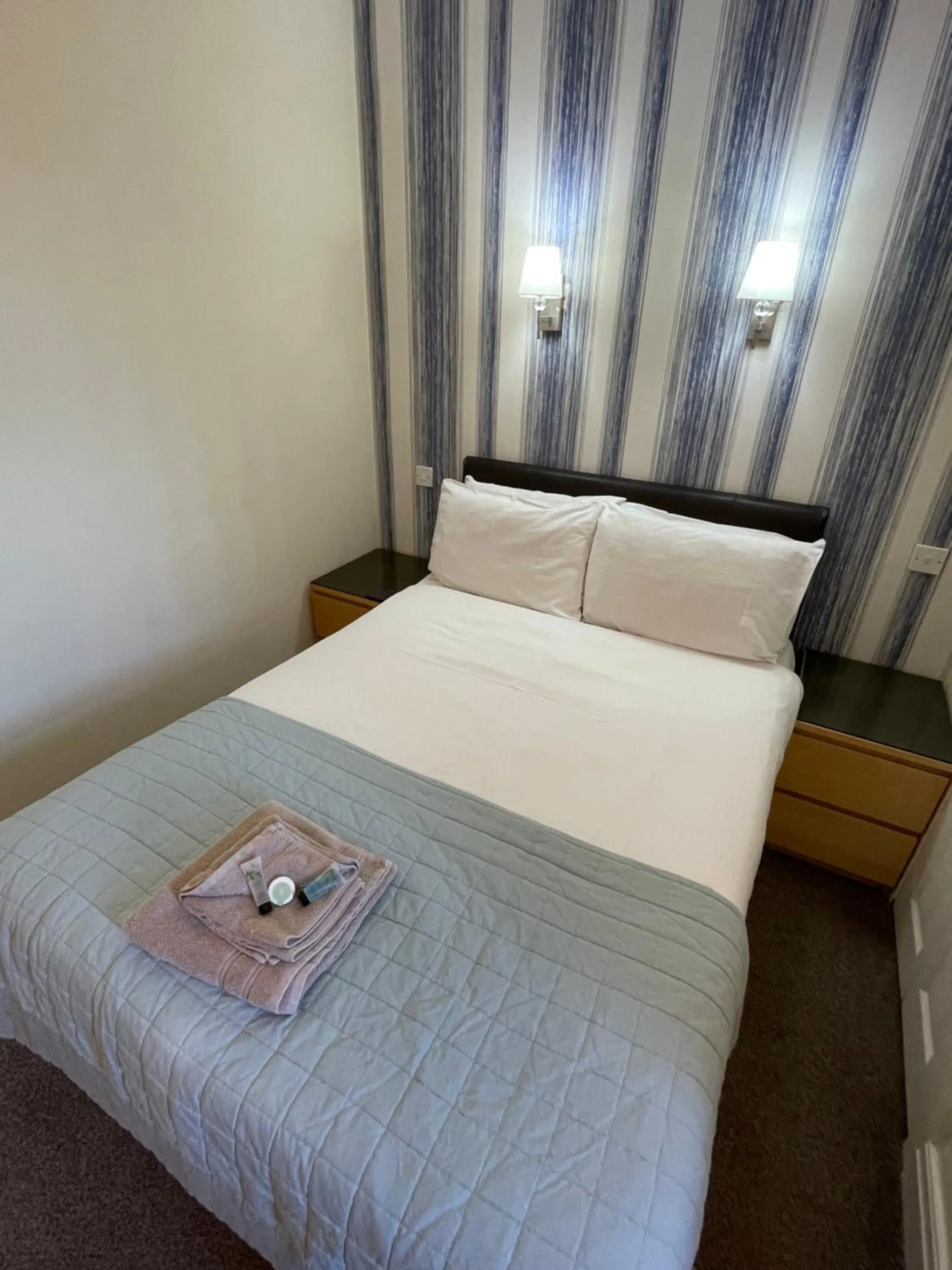 Photo of the whole room, Bed in Windsor Park Hotel