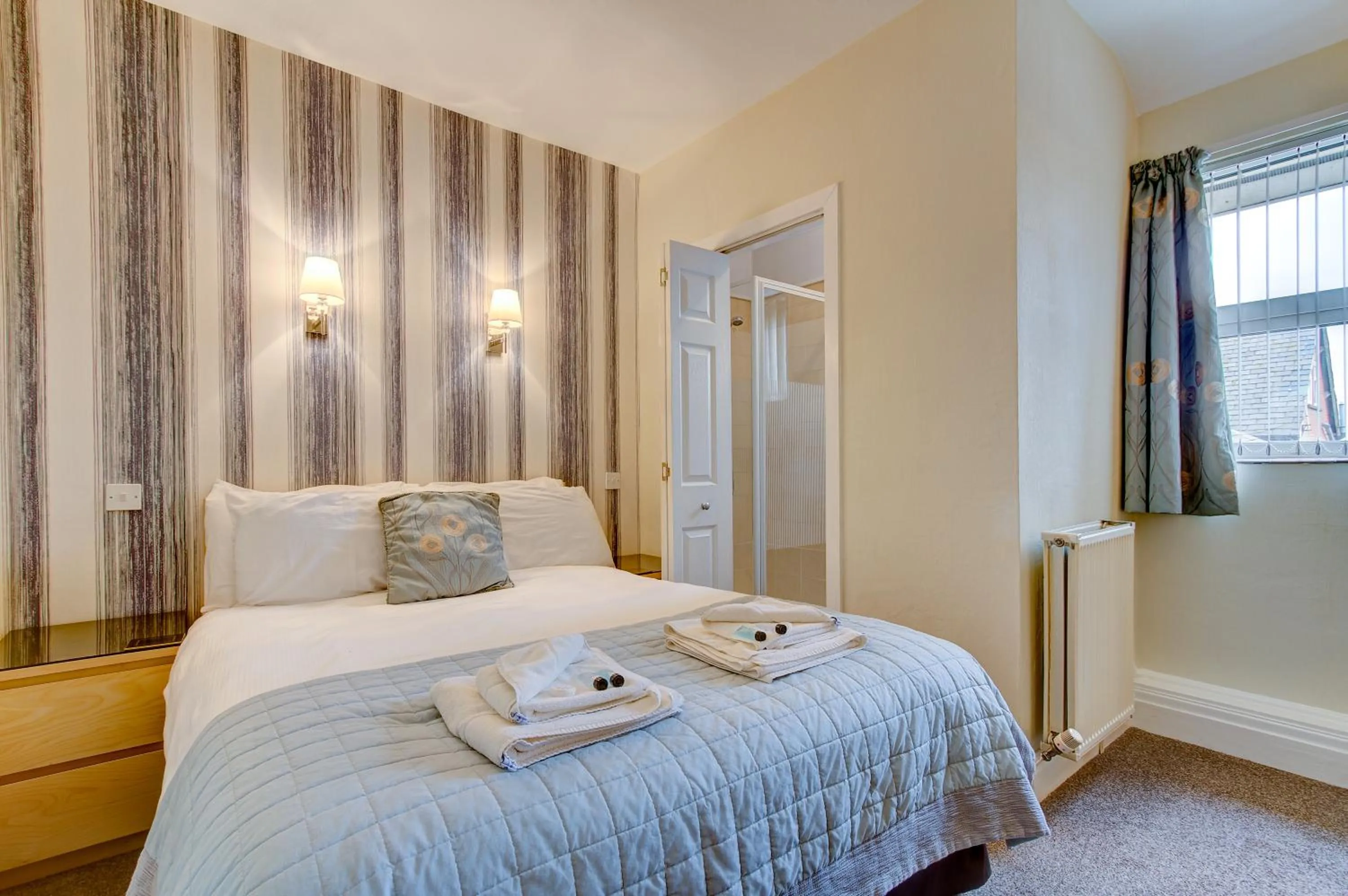 Photo of the whole room, Bed in Windsor Park Hotel