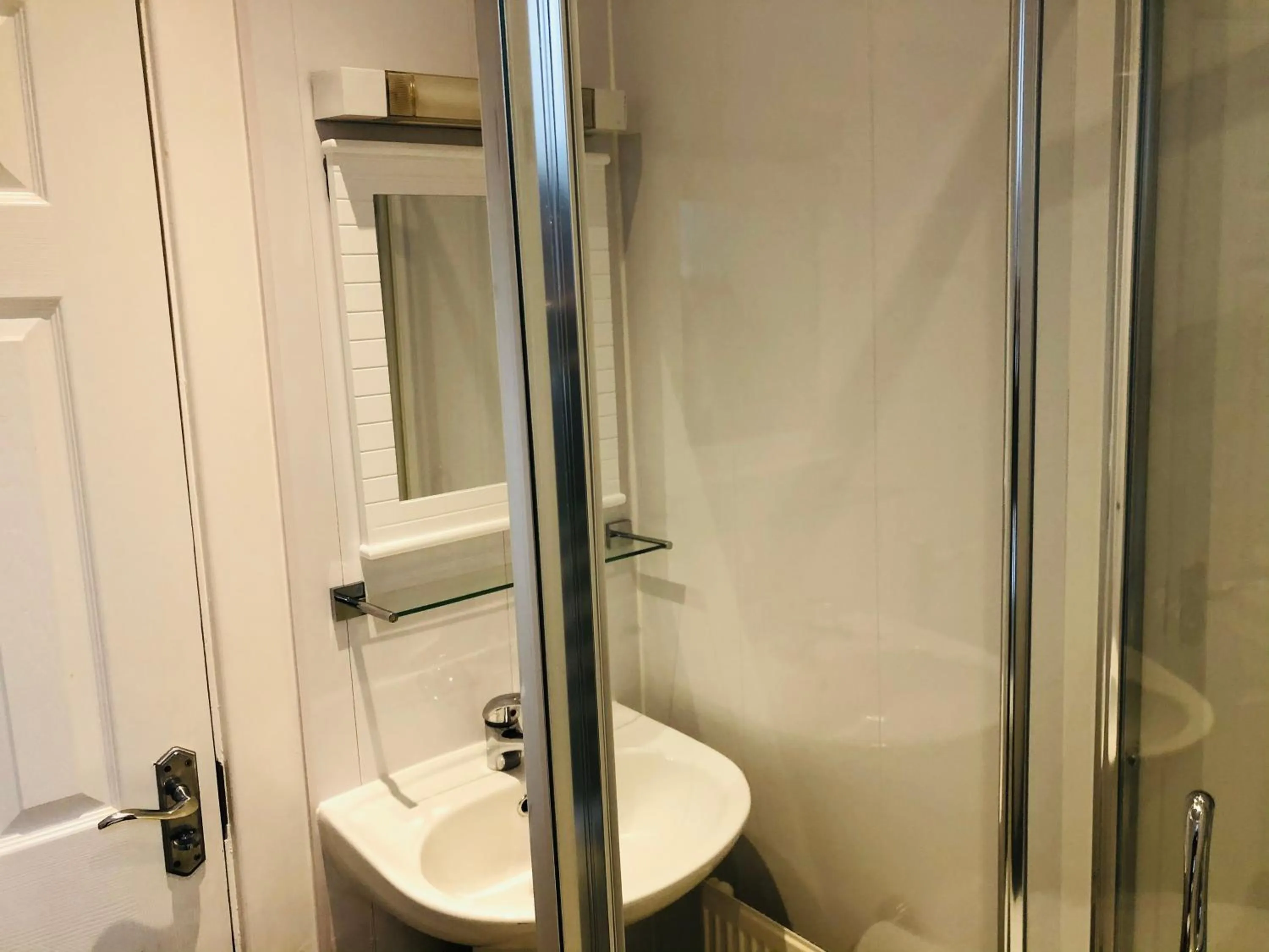 Shower in Windsor Park Hotel