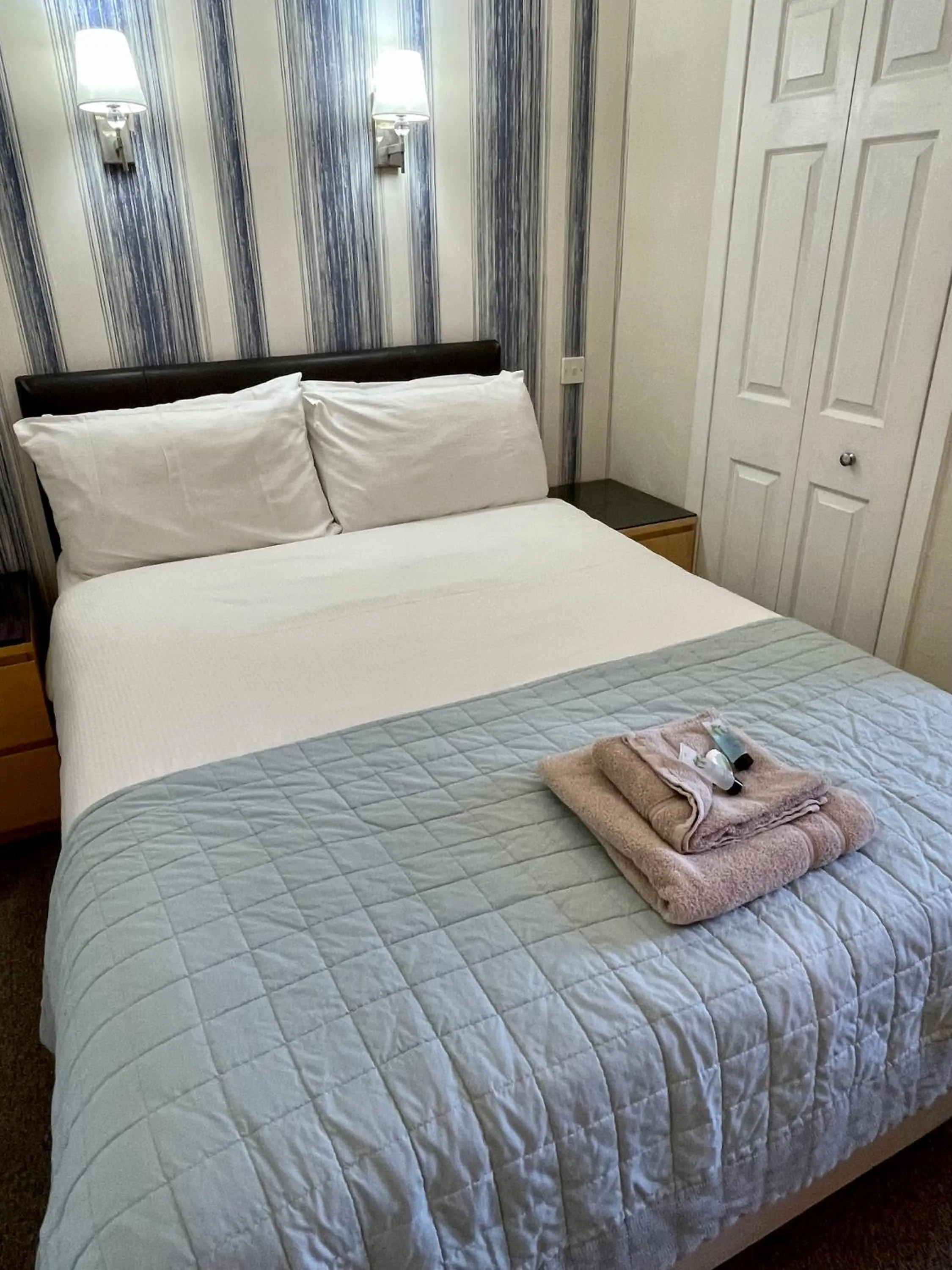 Photo of the whole room, Bed in Windsor Park Hotel