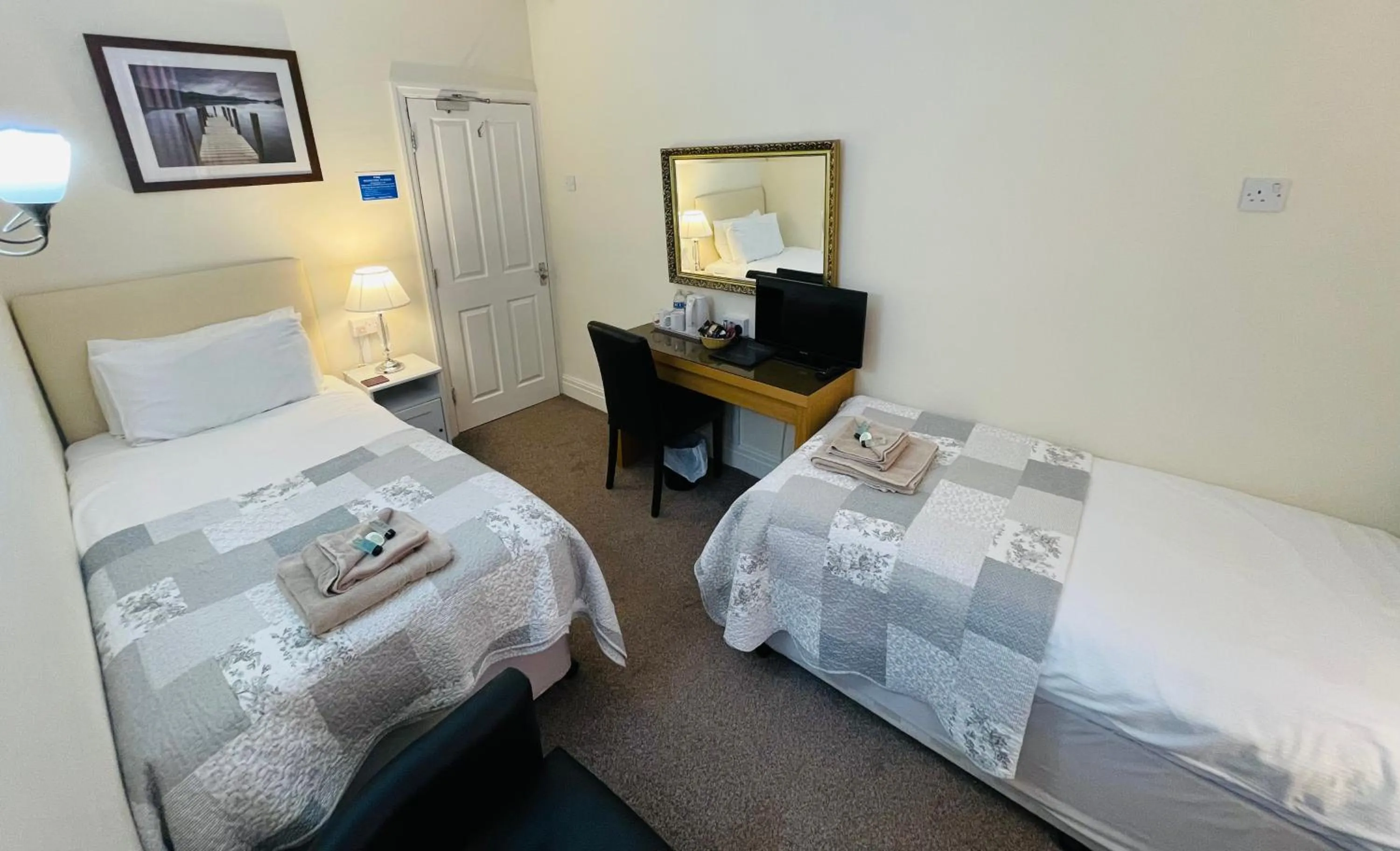 Photo of the whole room, Bed in Windsor Park Hotel