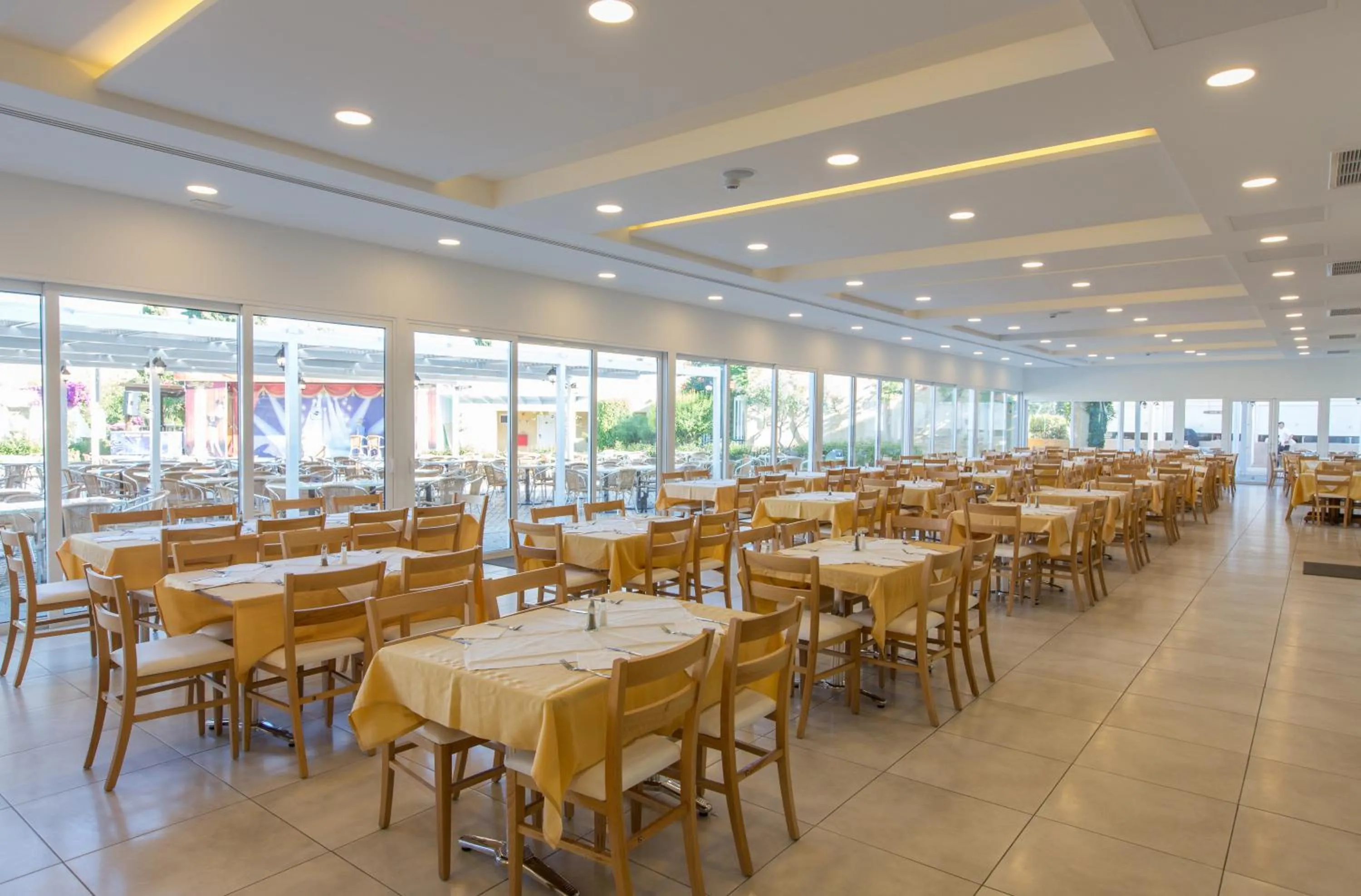 Food and drinks in Sun Palace Hotel