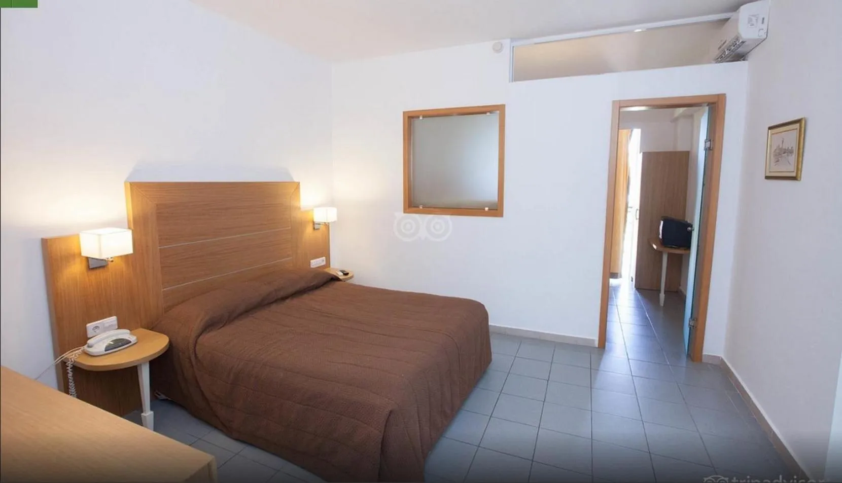 Decorative detail, Bed in Sun Palace Hotel