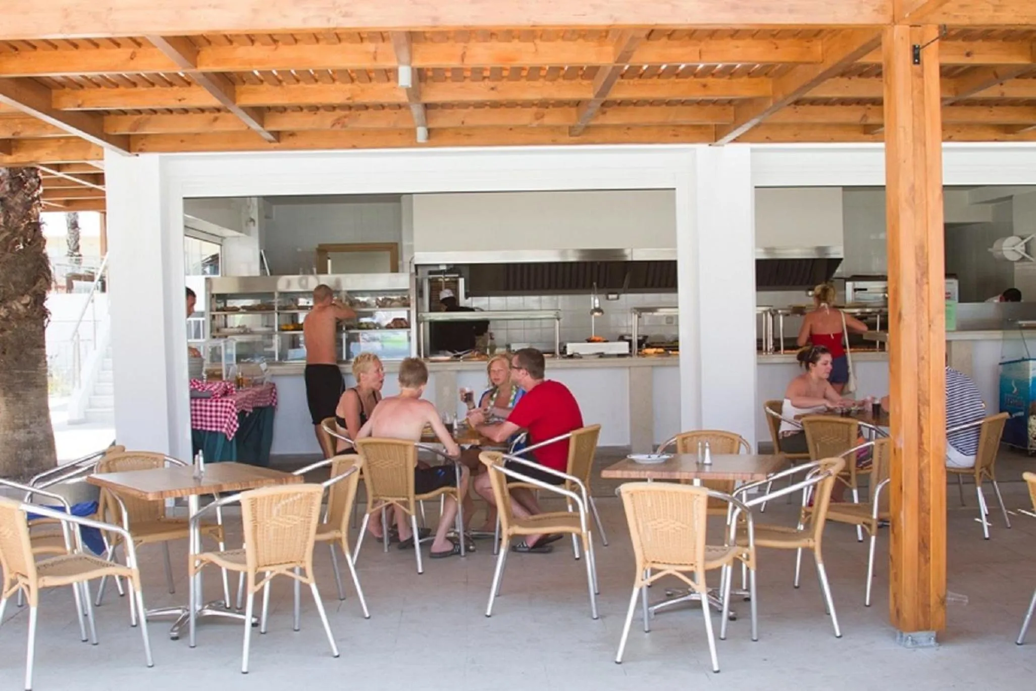 Restaurant/places to eat in Sun Palace Hotel