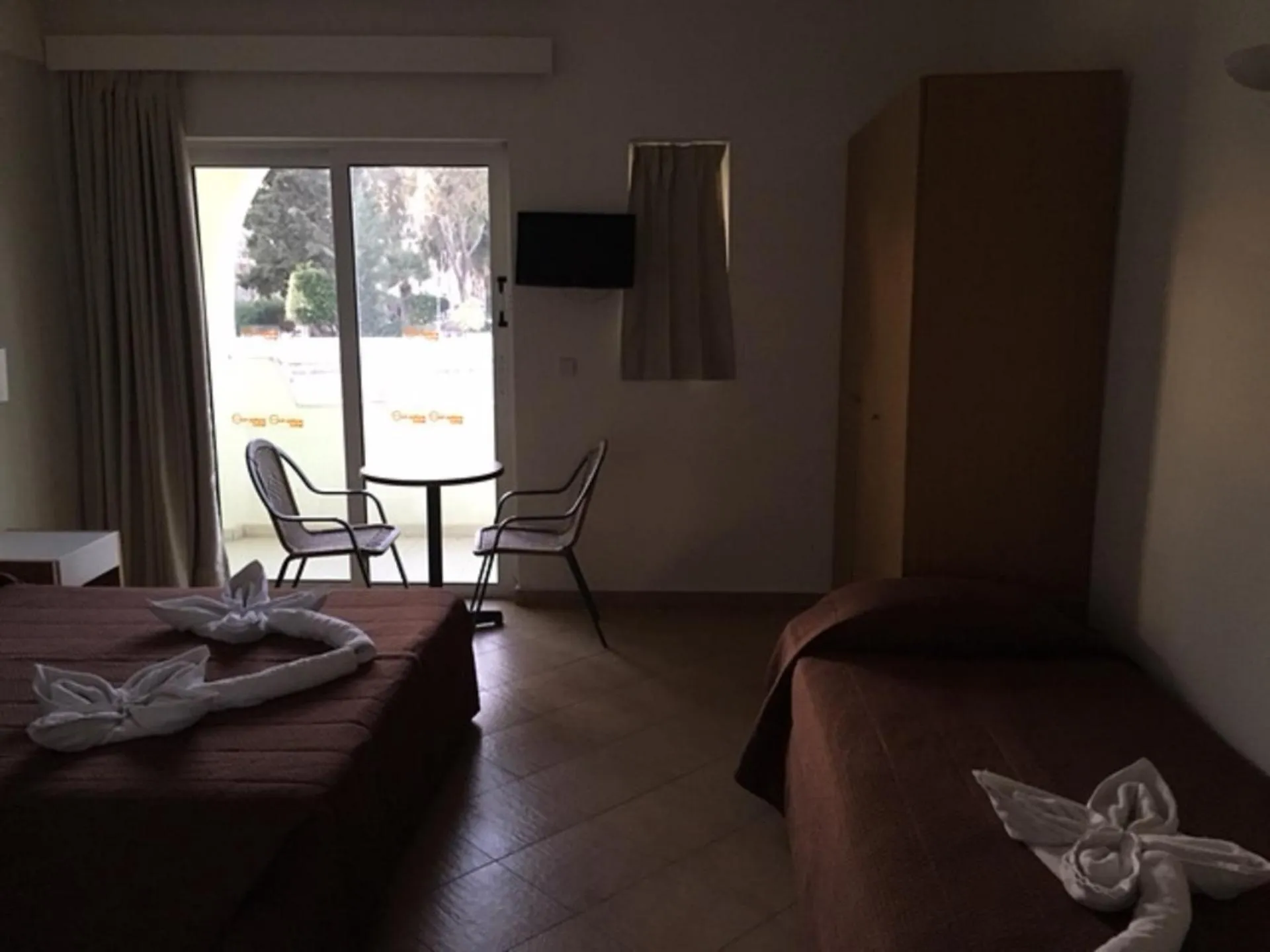 Photo of the whole room, Bed in Sun Palace Hotel