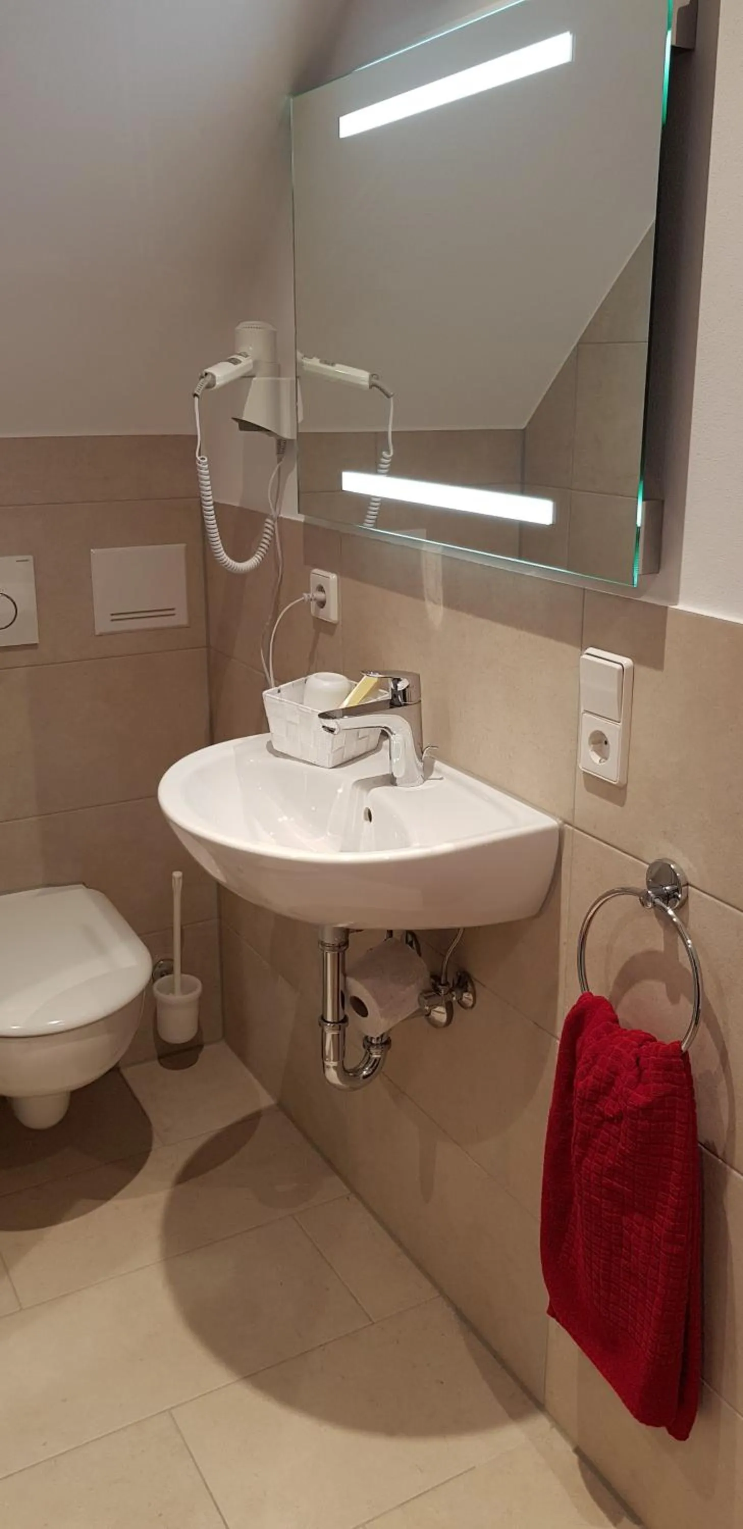 Photo of the whole room in Hotel Zur Eisenbahn