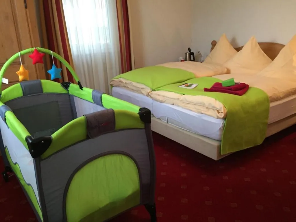 Bed in Hotel Zur Eisenbahn