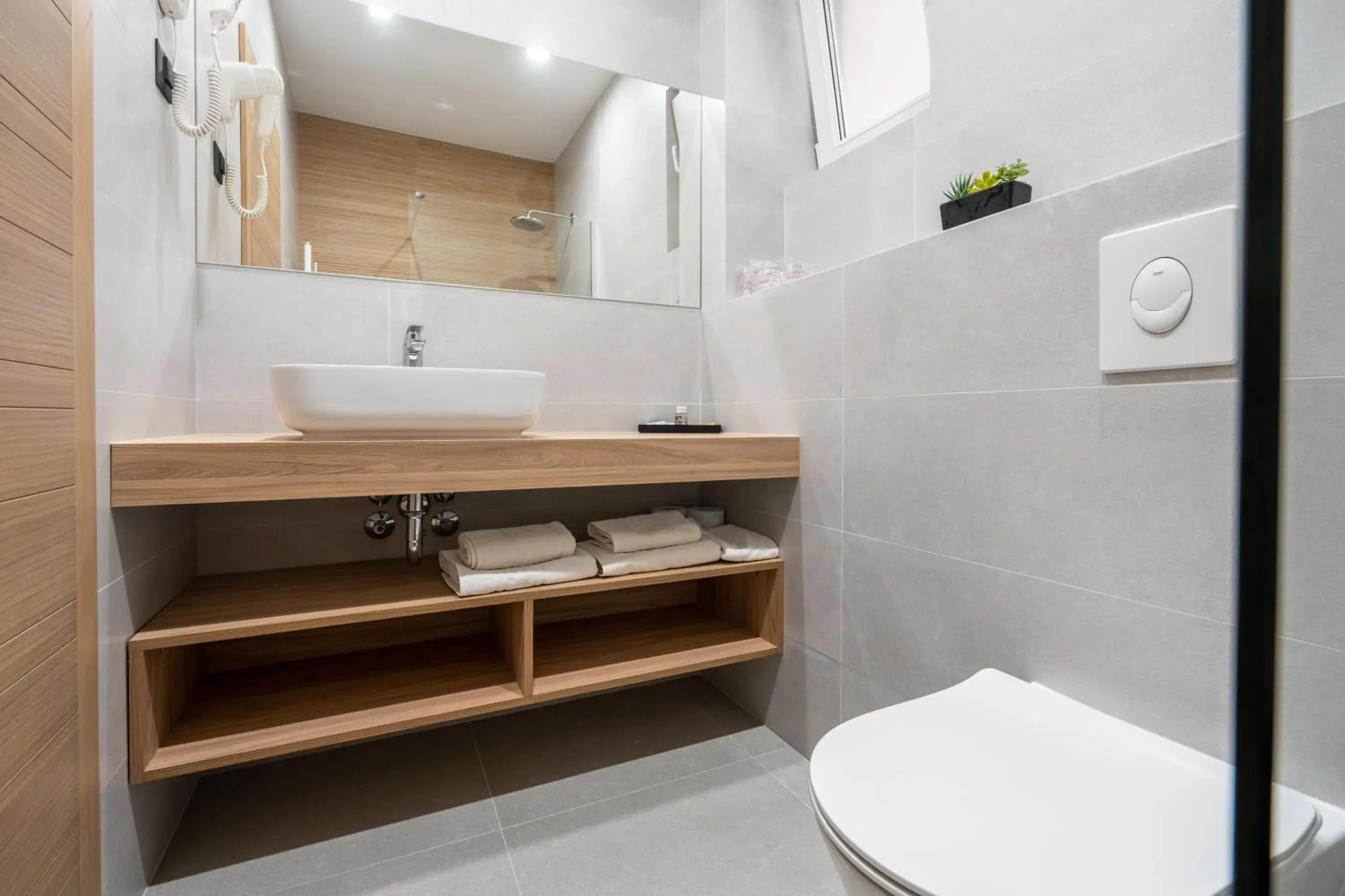 Deluxe Double or Twin Room with Sea View in Hotel Porat Deluxe Double or Twin Room with Sea View in Hotel Porat