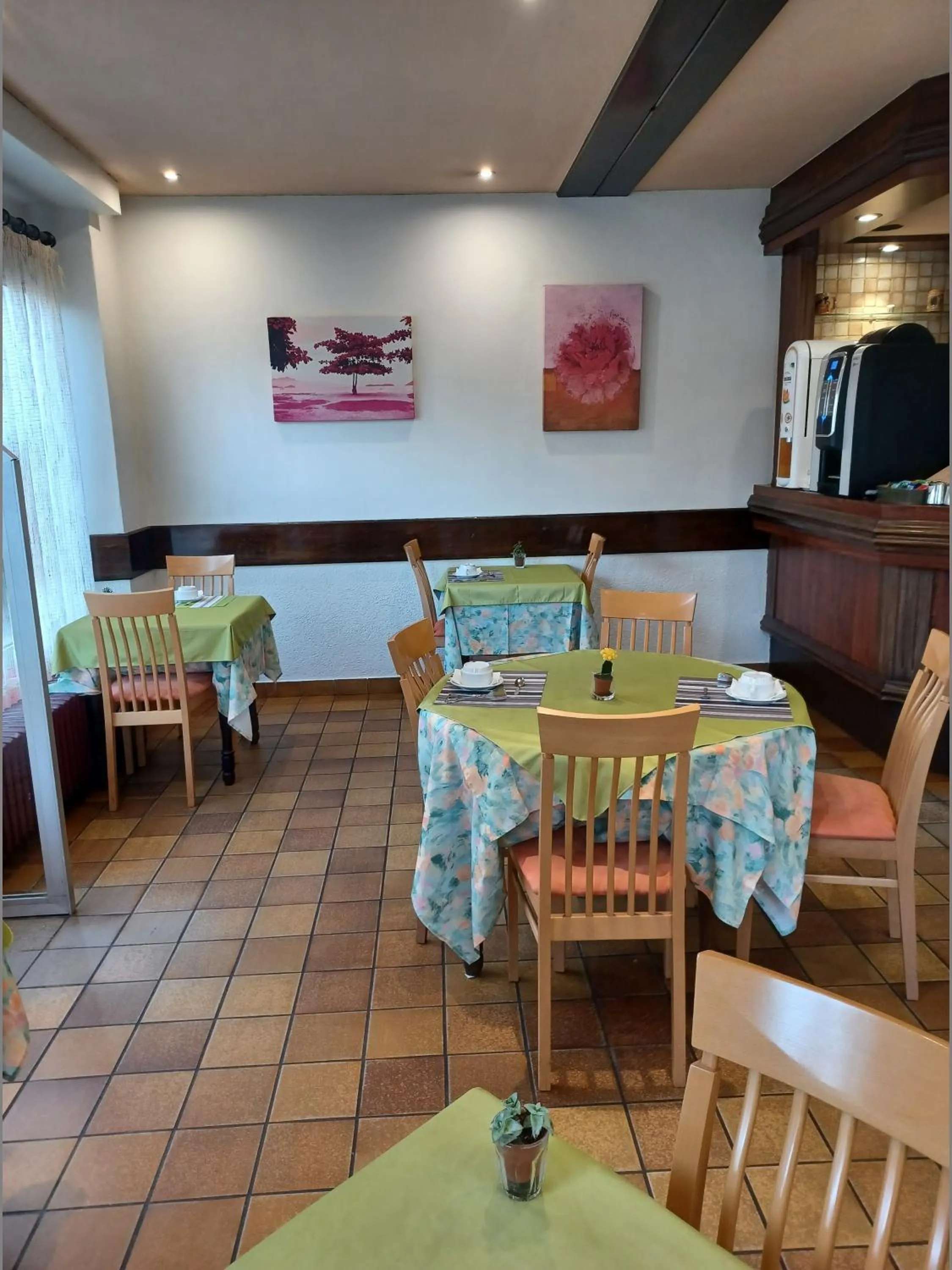 Breakfast in Logis Hôtel Restaurant Bellevue Annecy