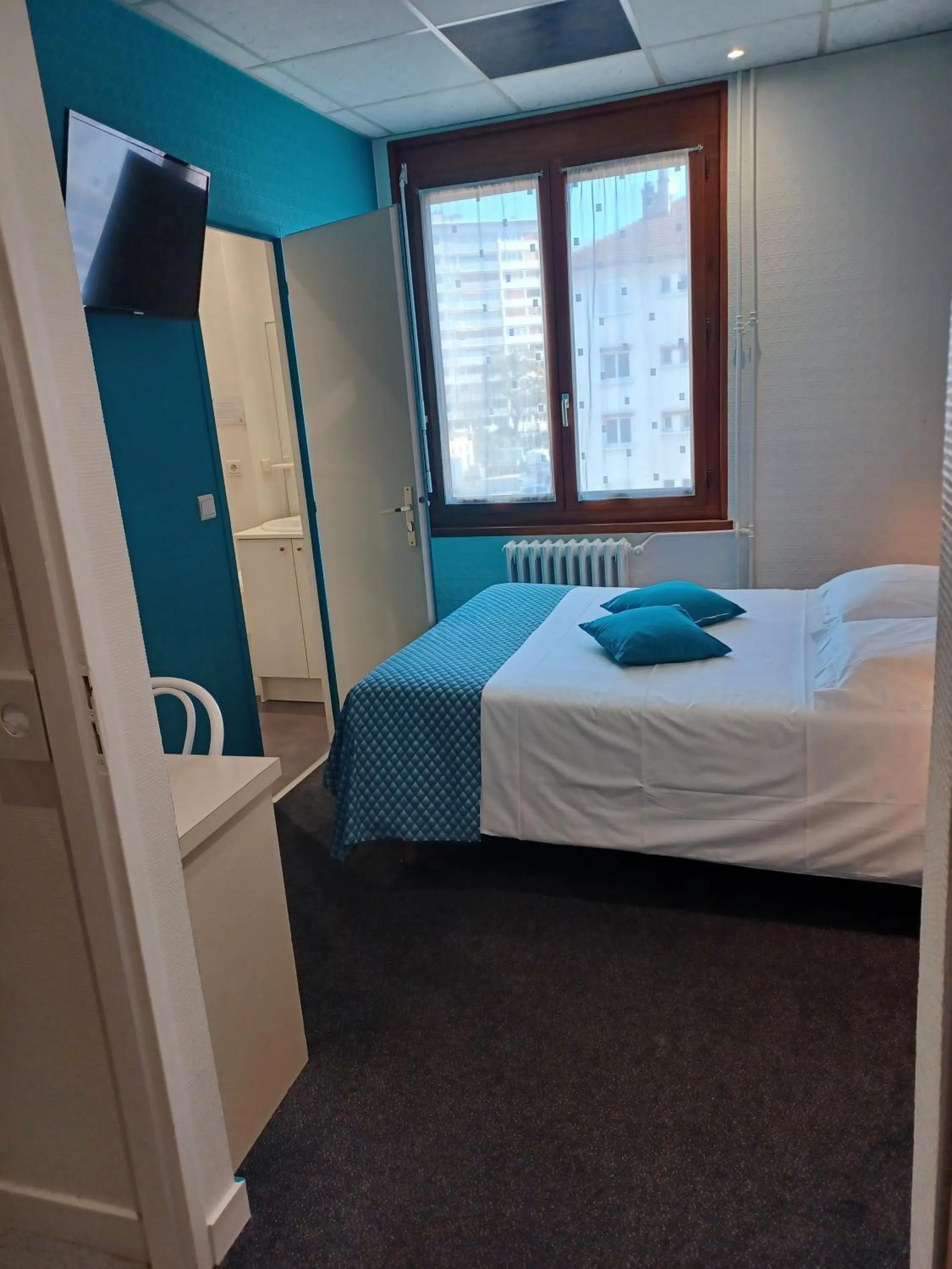 Bedroom, Bed in Logis Hôtel Restaurant Bellevue Annecy