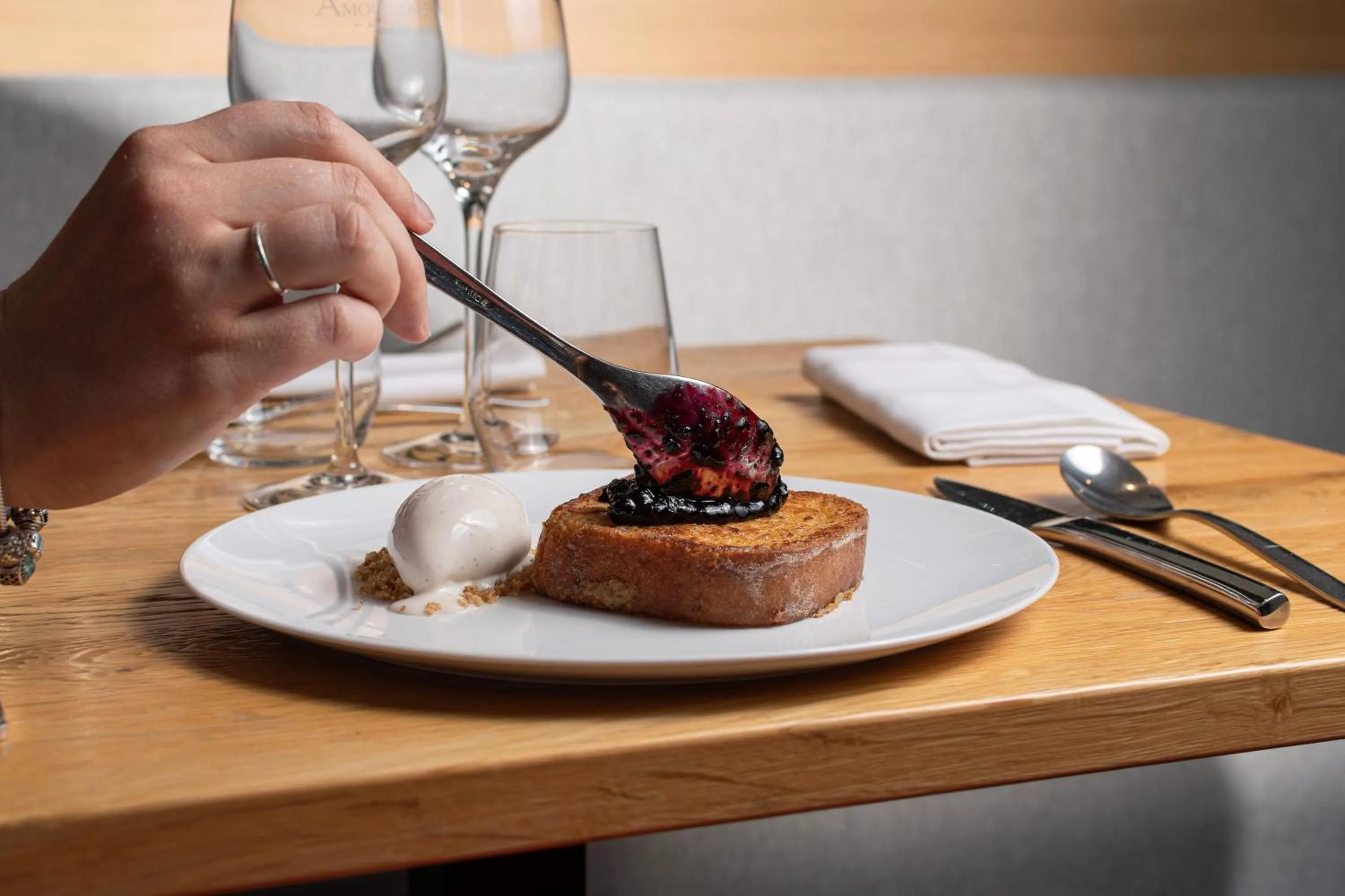 Restaurant/places to eat in Le Domaine Du Colombier