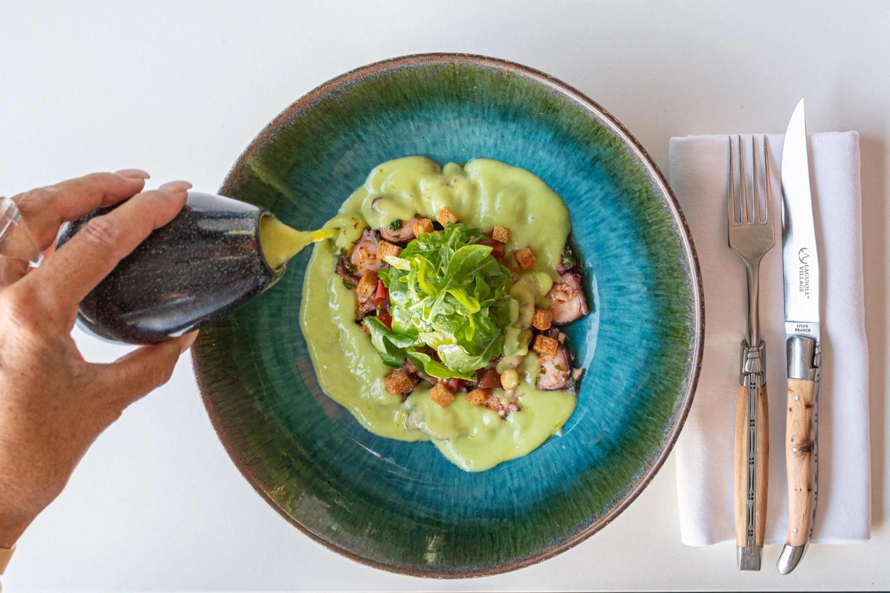 Restaurant/places to eat in Le Domaine Du Colombier