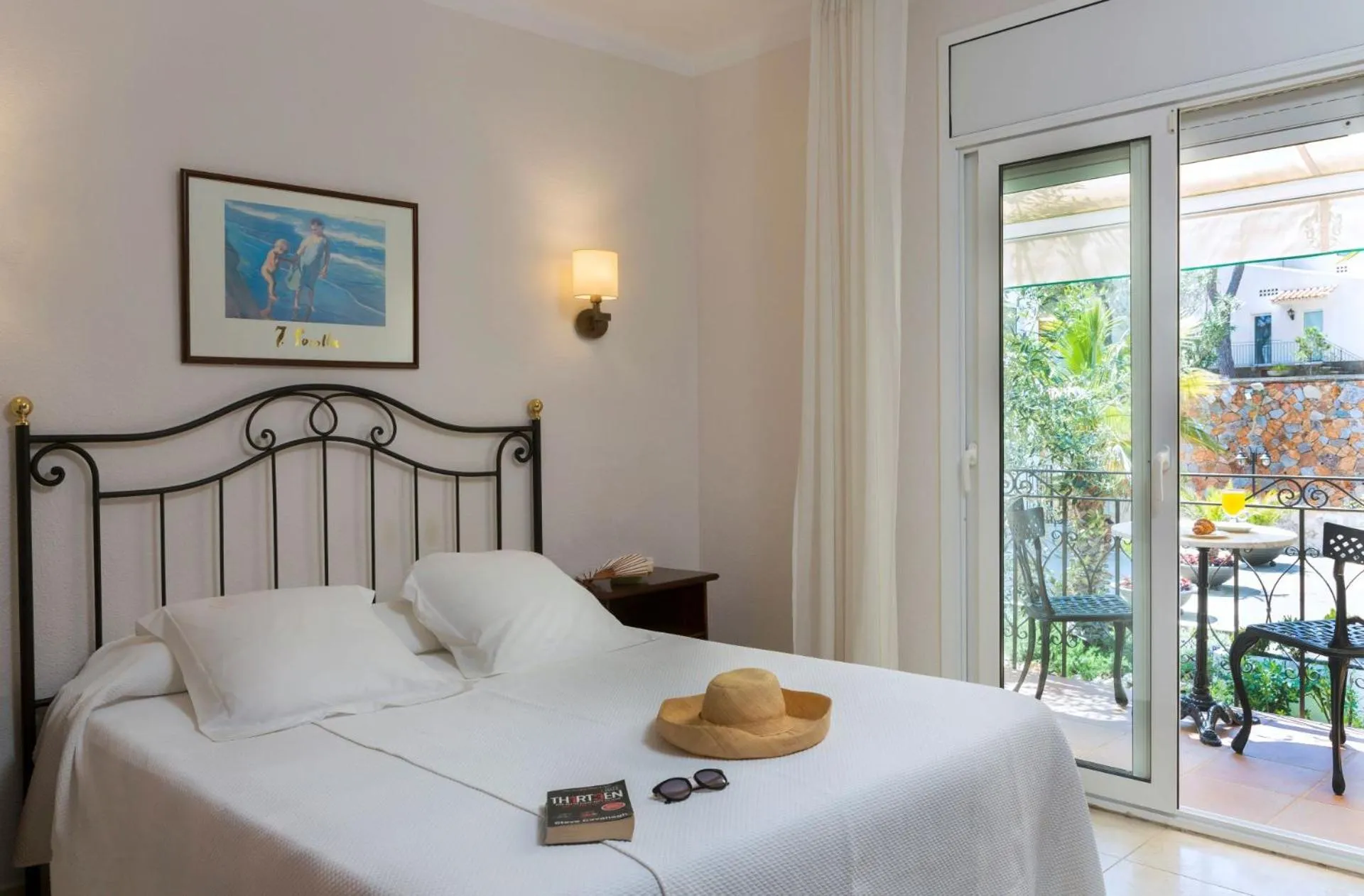 Bed in Hotel Costa Brava