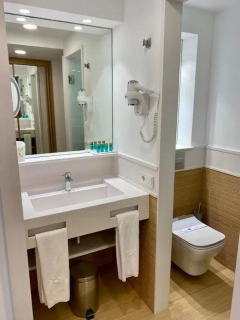 Shower in Hotel Costa Brava