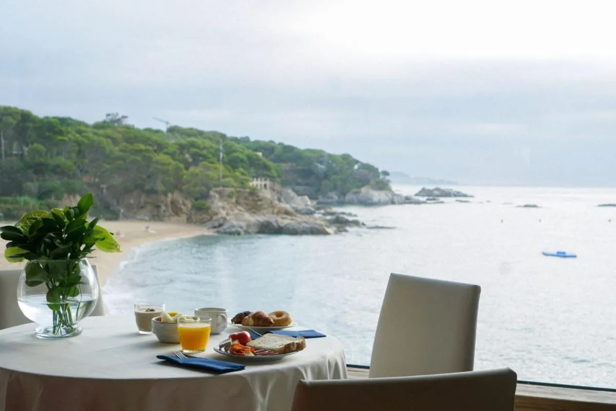 Communal lounge/ TV room in Hotel Costa Brava