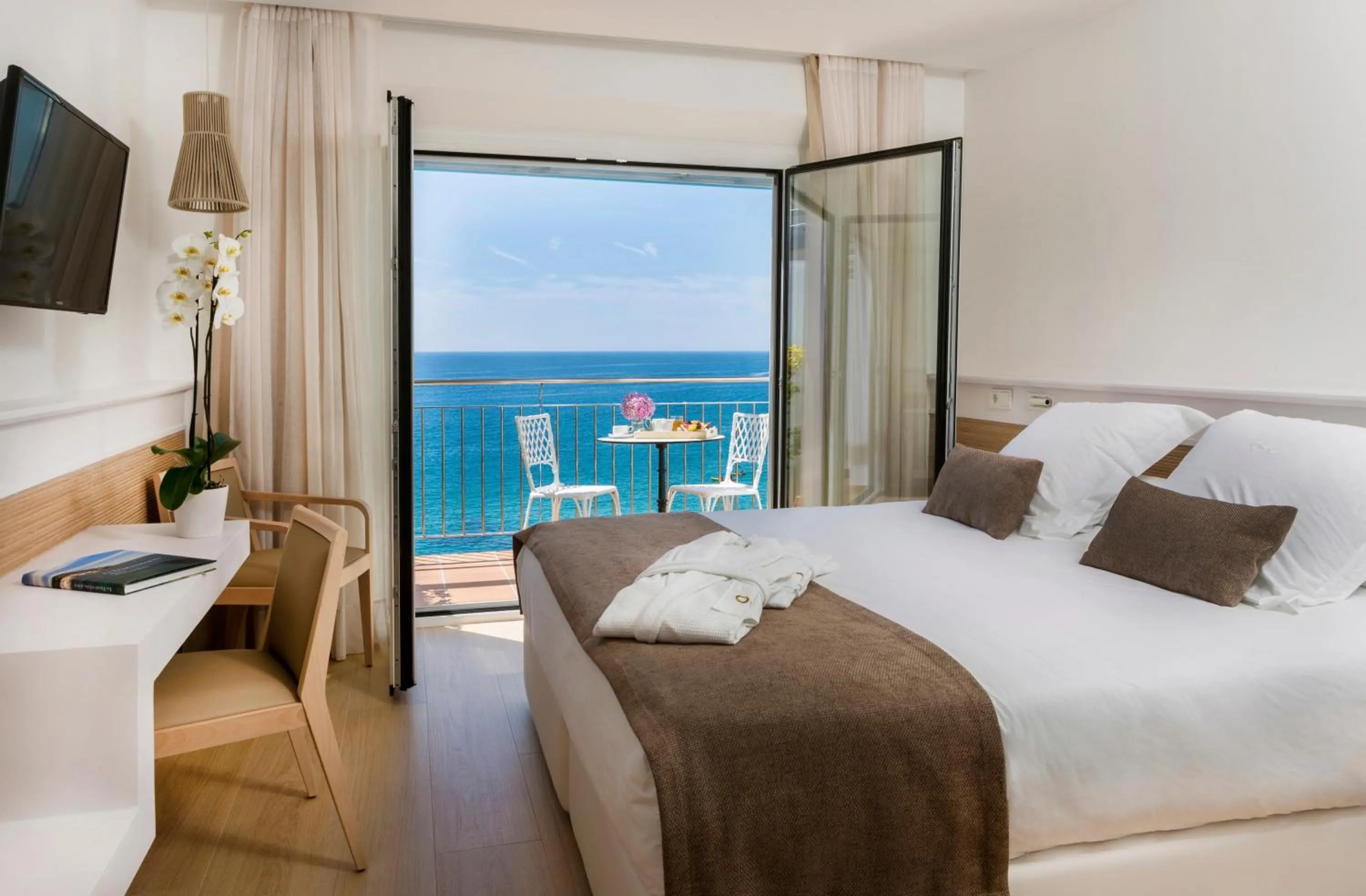 Sea view, Bed in Hotel Costa Brava
