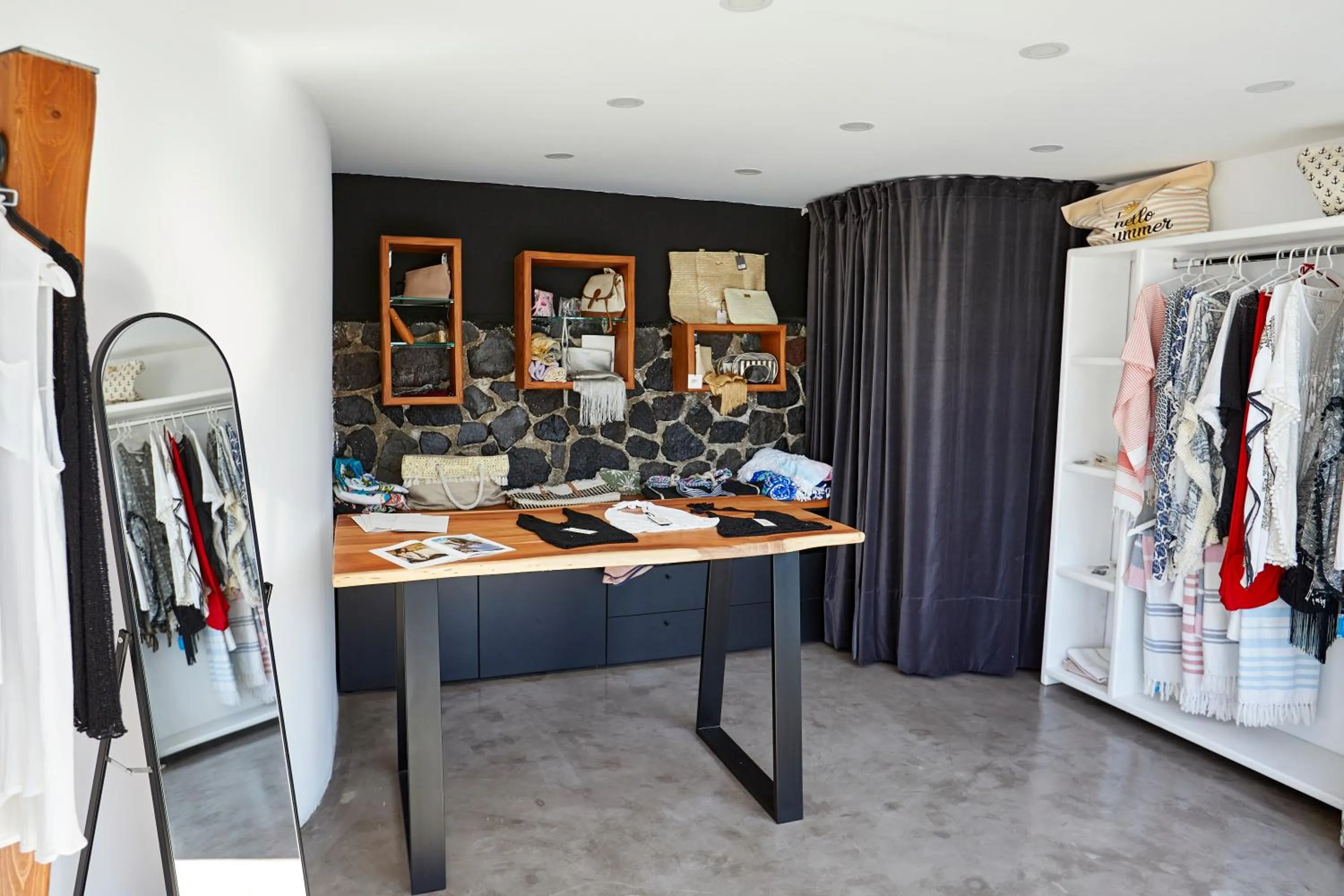 On-site shops in Oia Suites