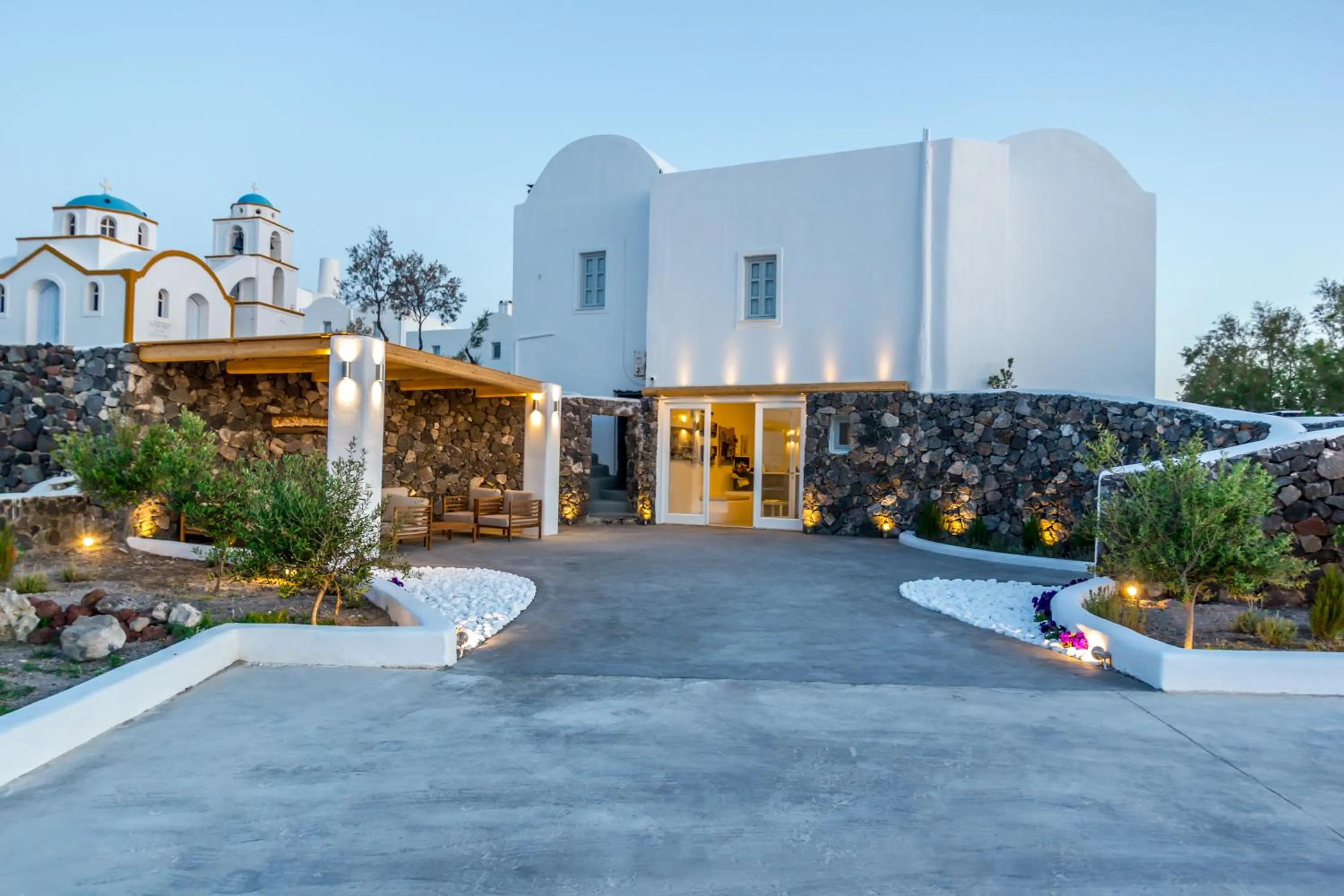 Facade/entrance in Oia Suites
