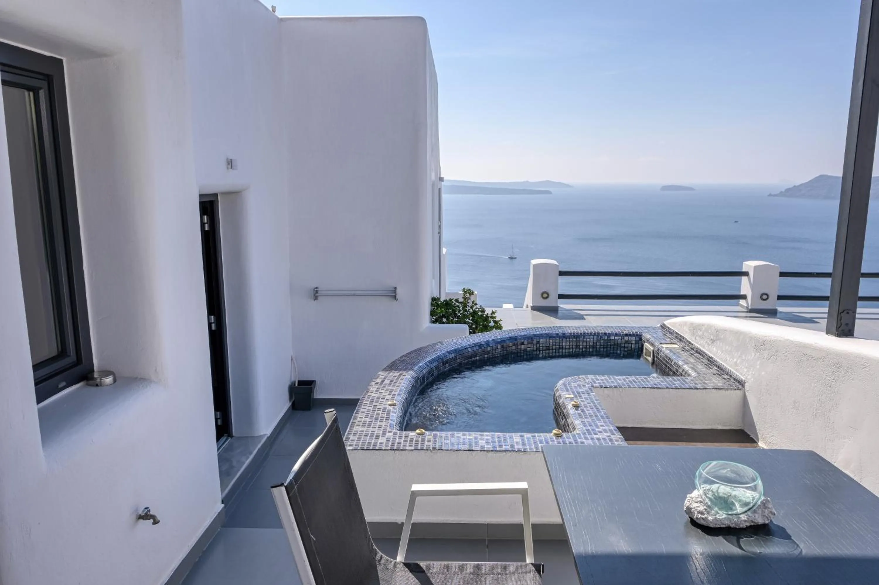 Hot Tub in Oia Suites