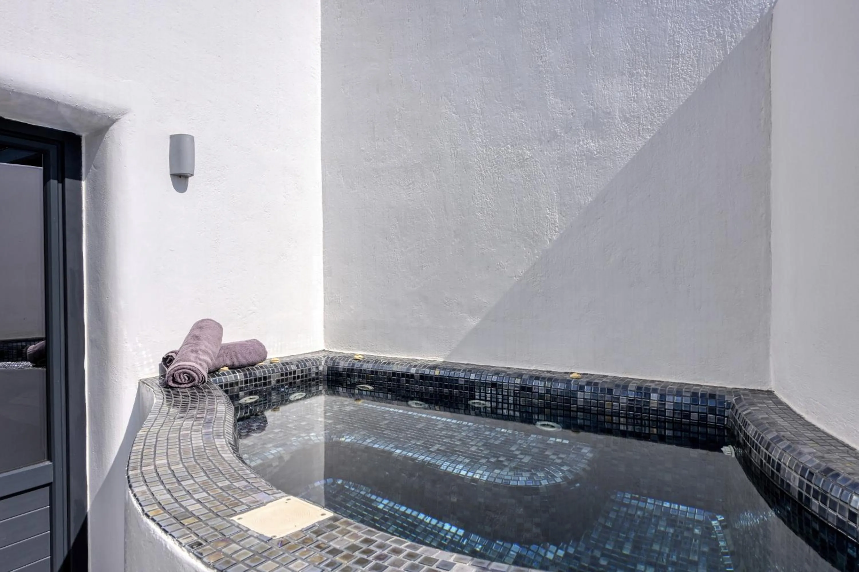 Hot Tub in Oia Suites