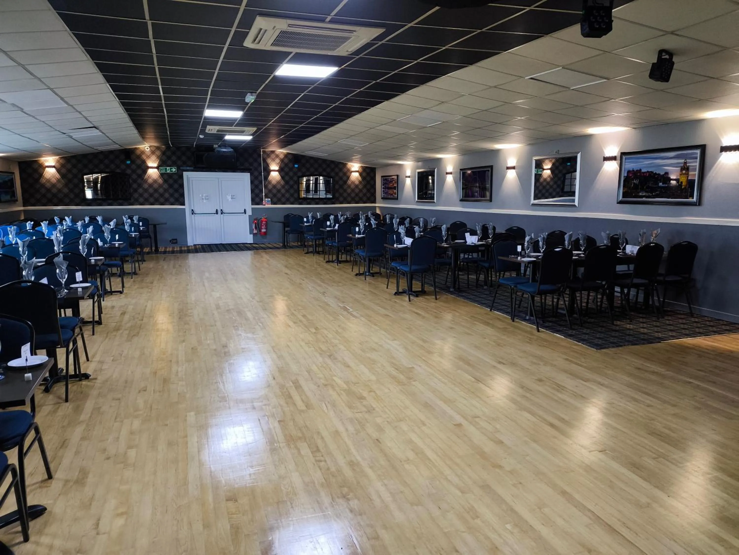 Restaurant/places to eat in Rob Roy Hotel