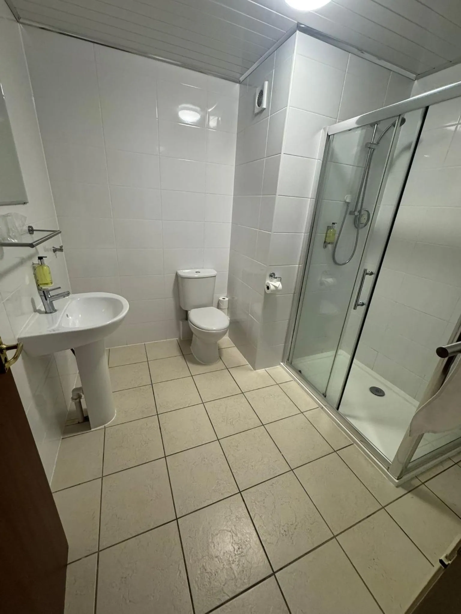 Bathroom in Rob Roy Hotel