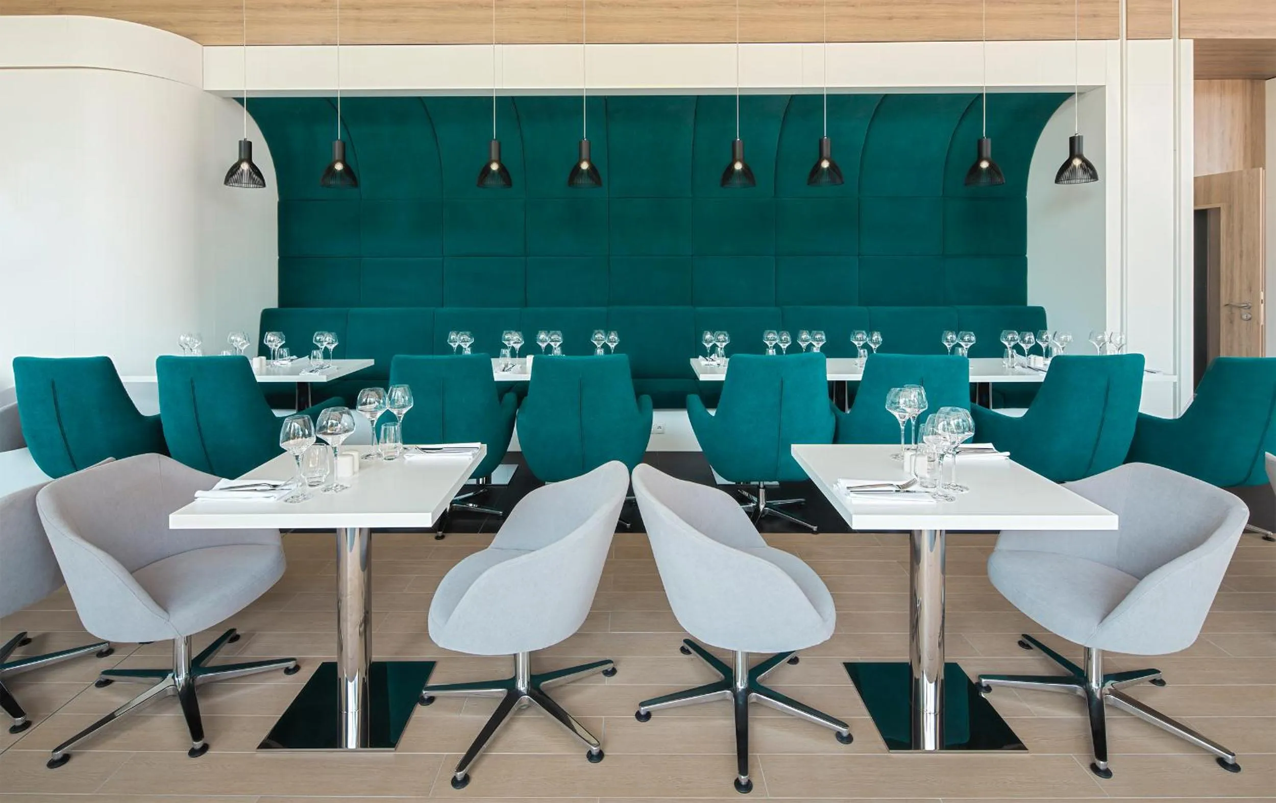 Restaurant/places to eat in Golden Tulip Warsaw Airport