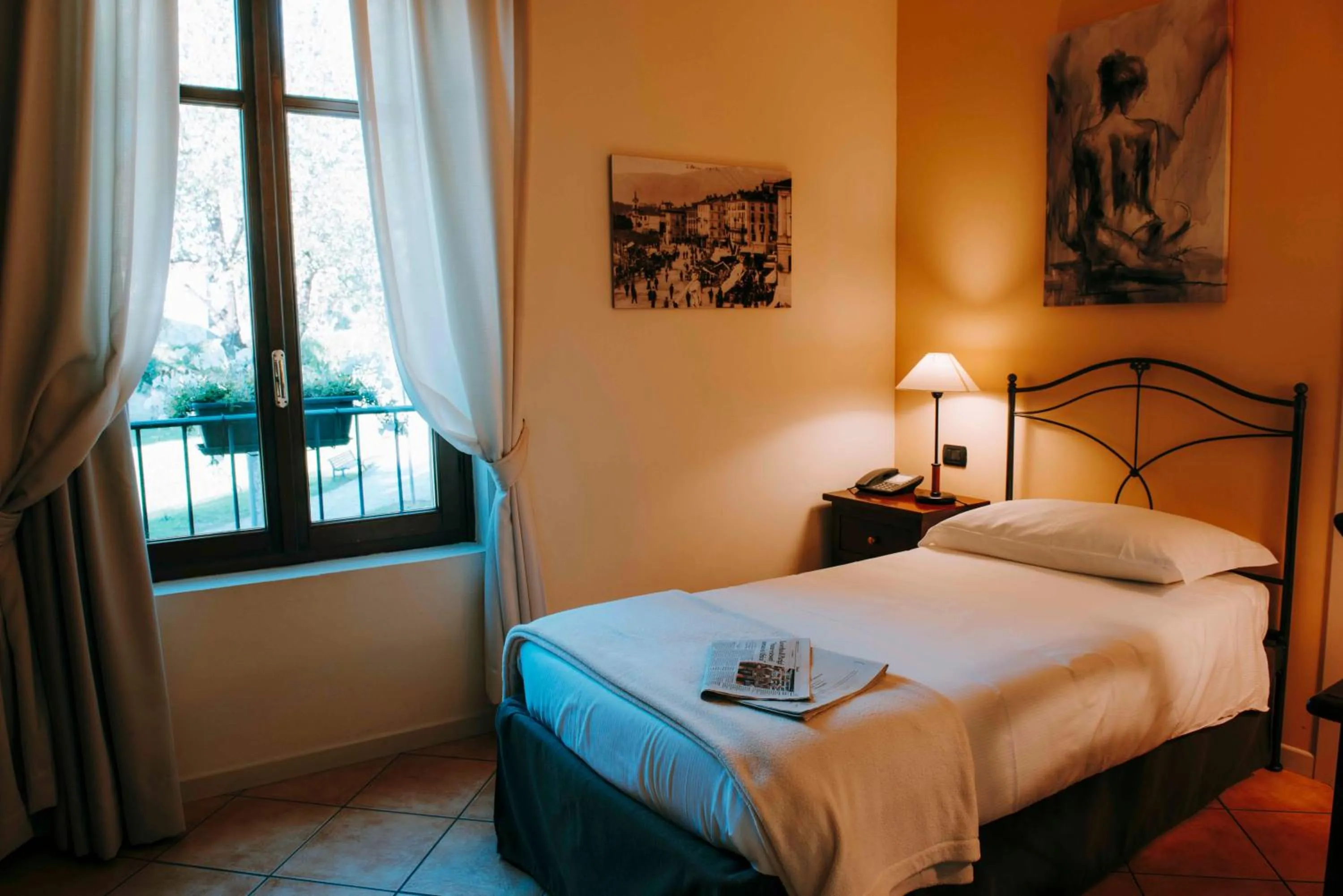 Photo of the whole room, Bed in Hotel La Contrada
