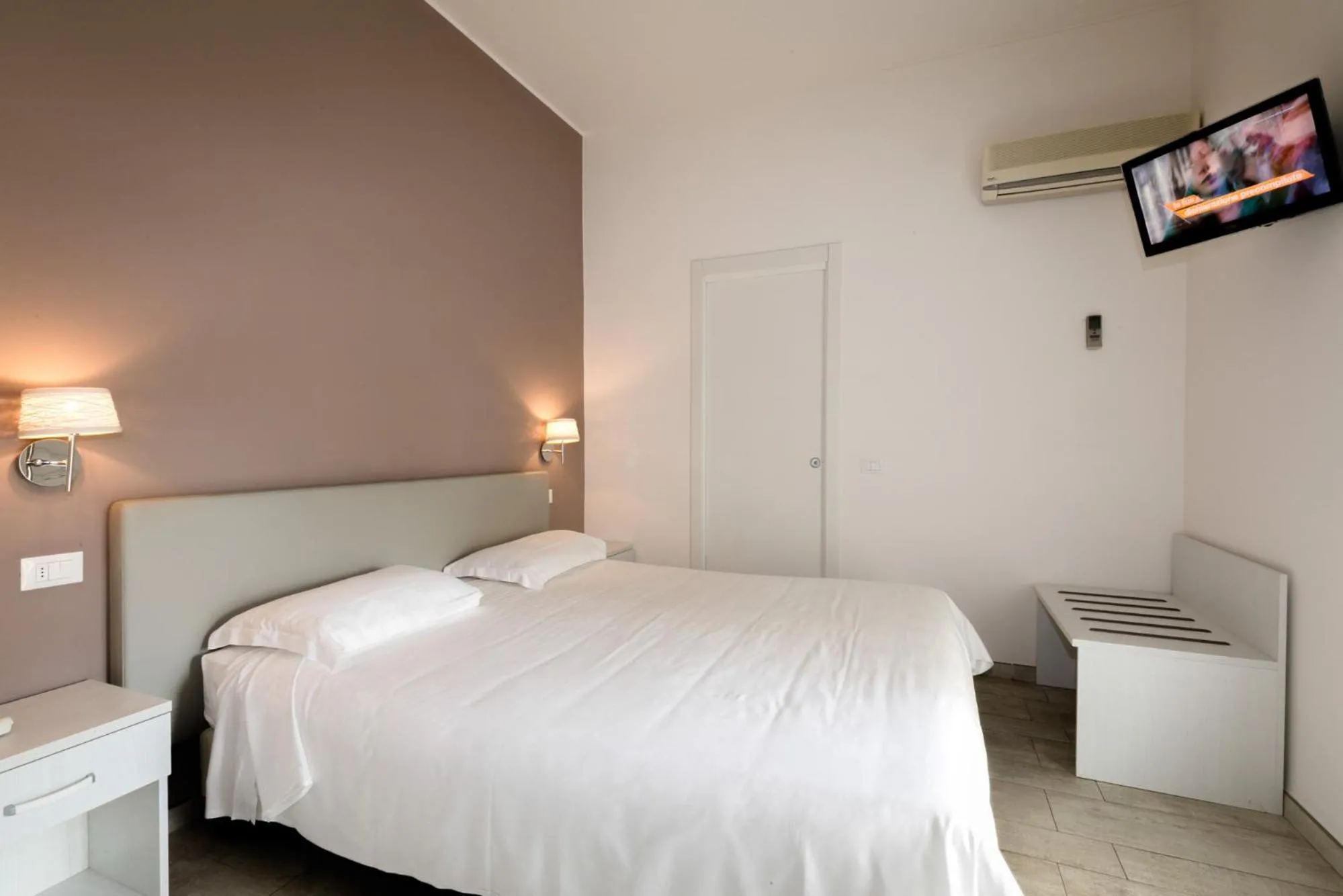 Bed in Hotel Saviola