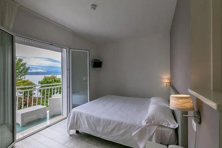 Bed in Hotel Saviola