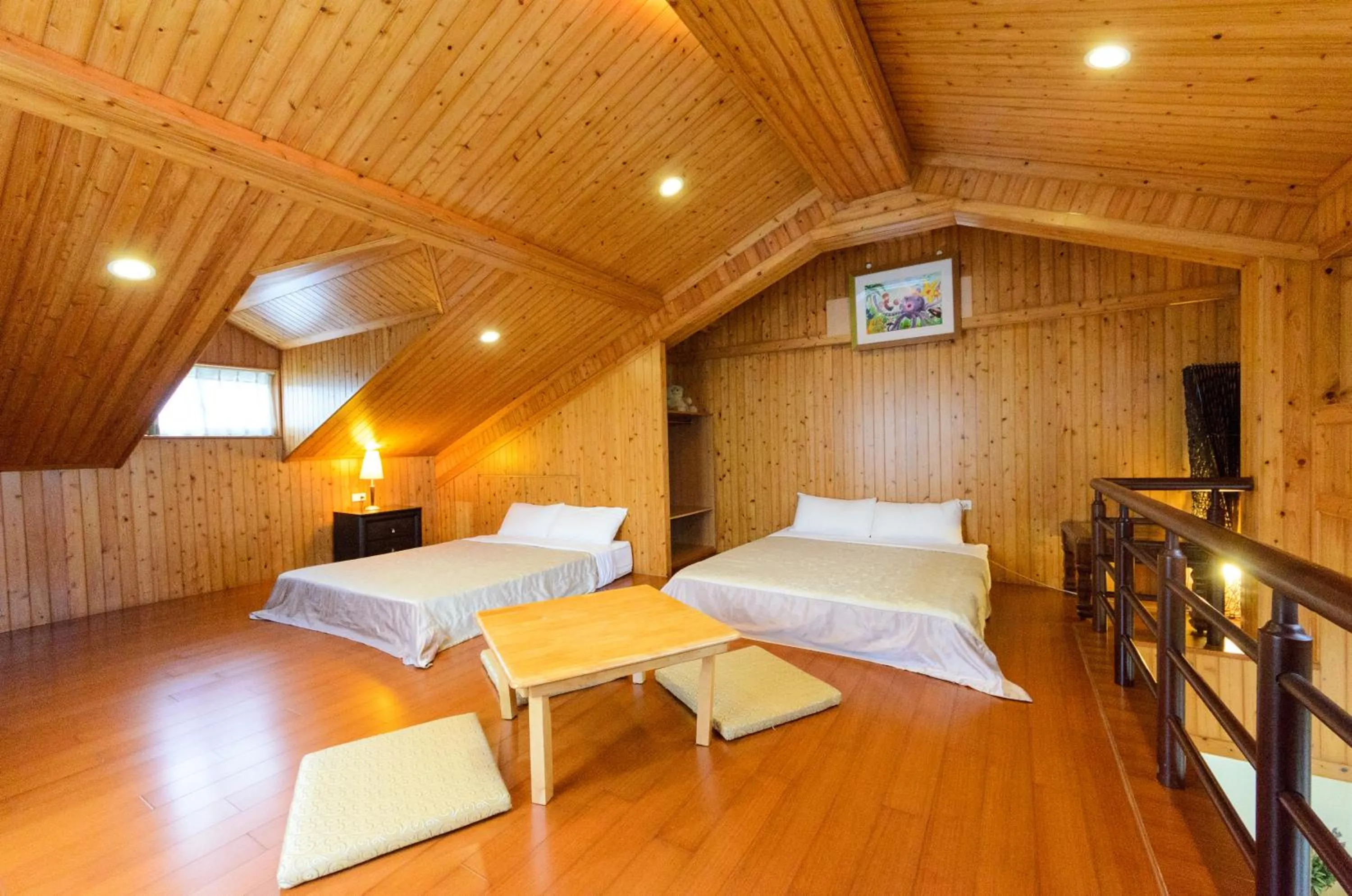 Photo of the whole room, Bed in Yosemite Homestay