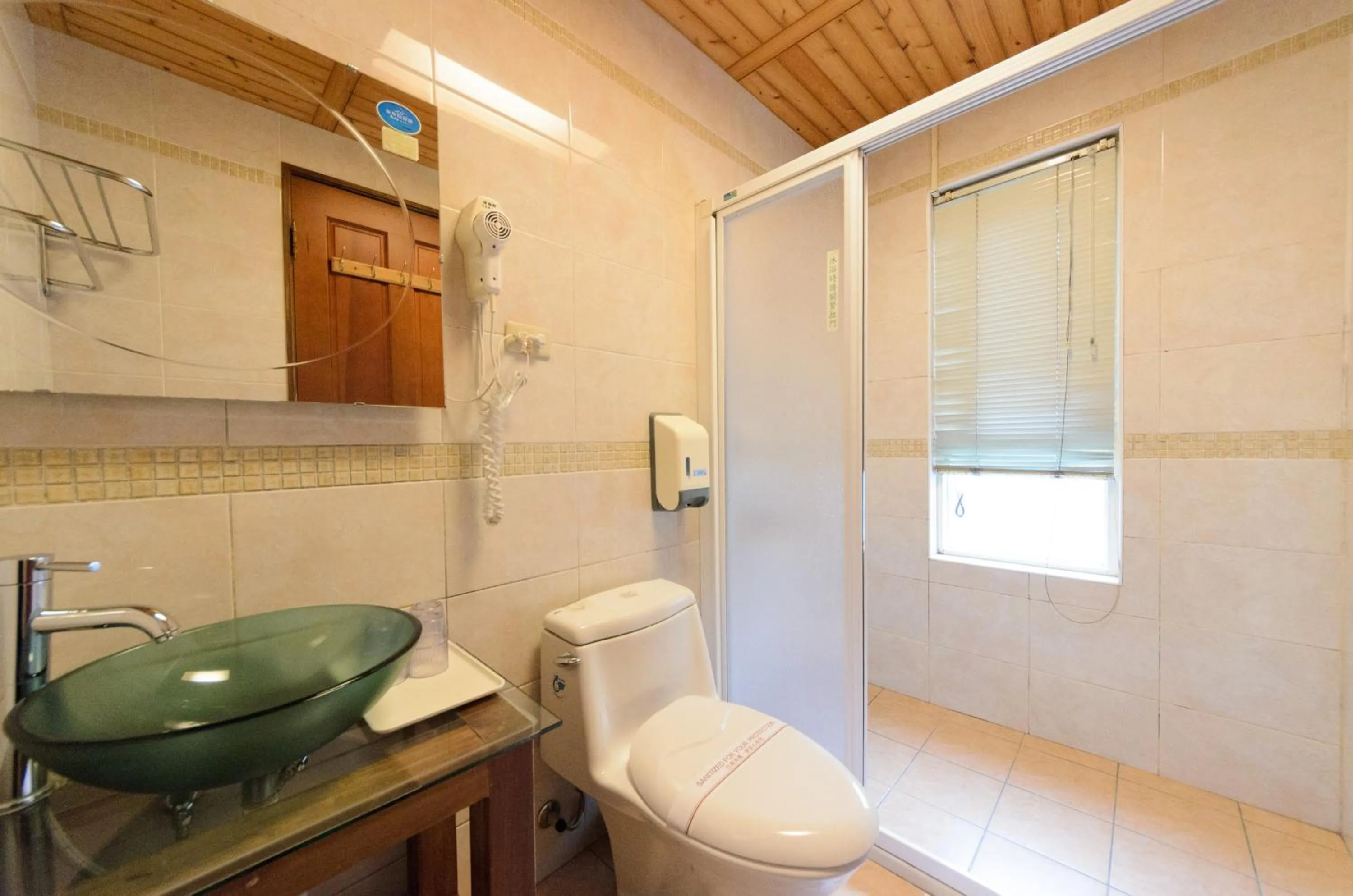 Bathroom in Yosemite Homestay