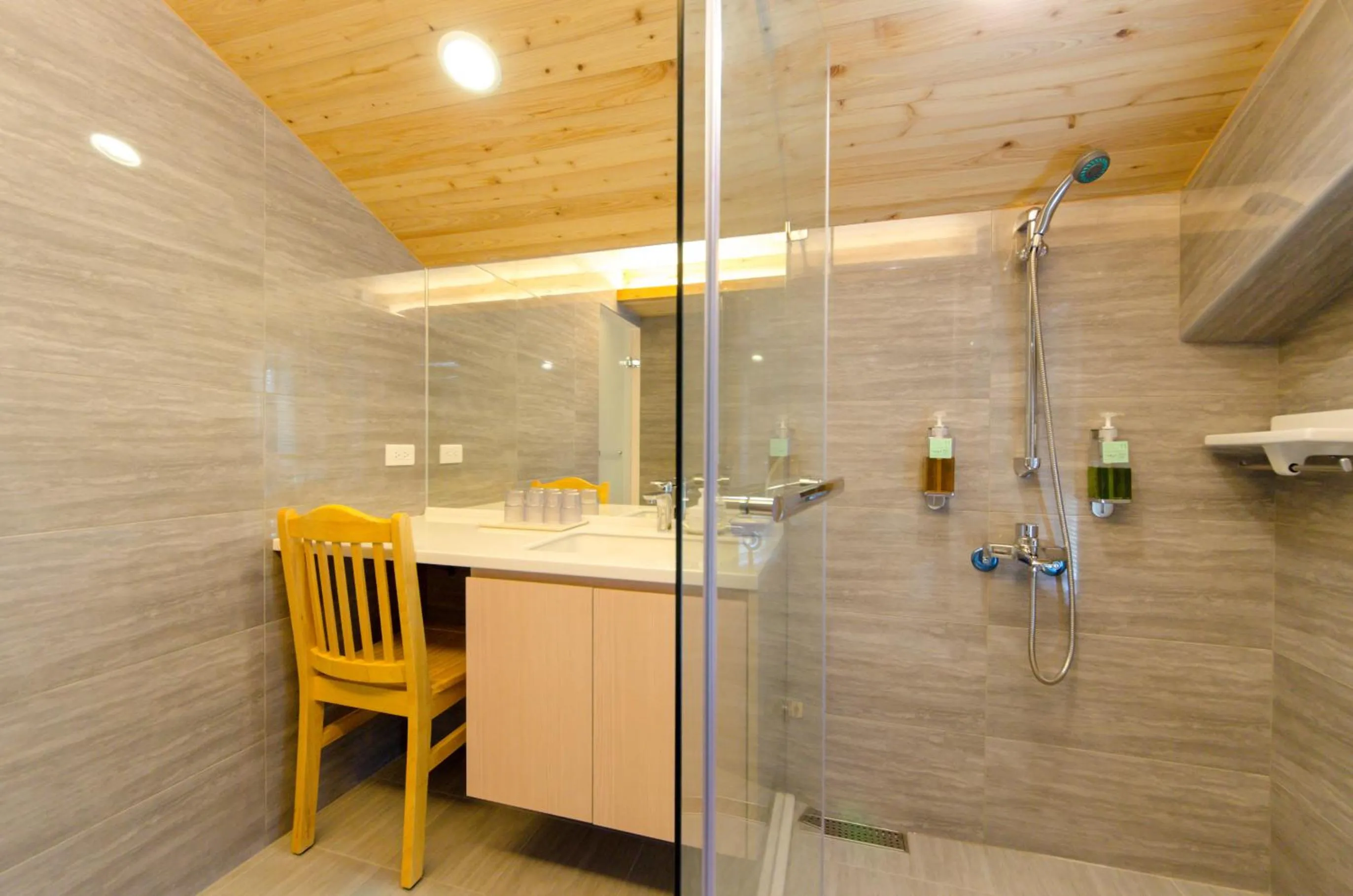 Bathroom in Yosemite Homestay