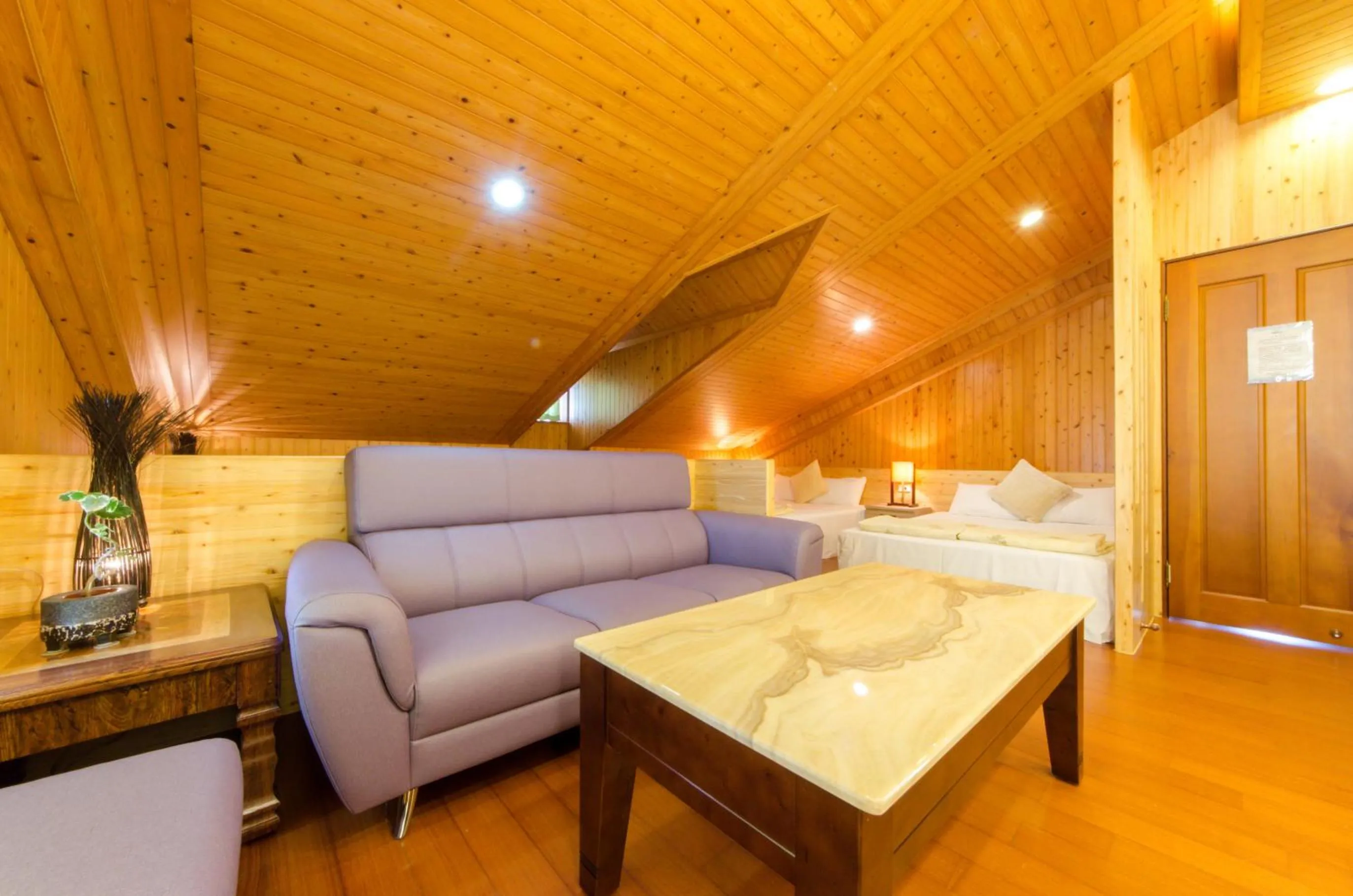 Living room, Bed in Yosemite Homestay