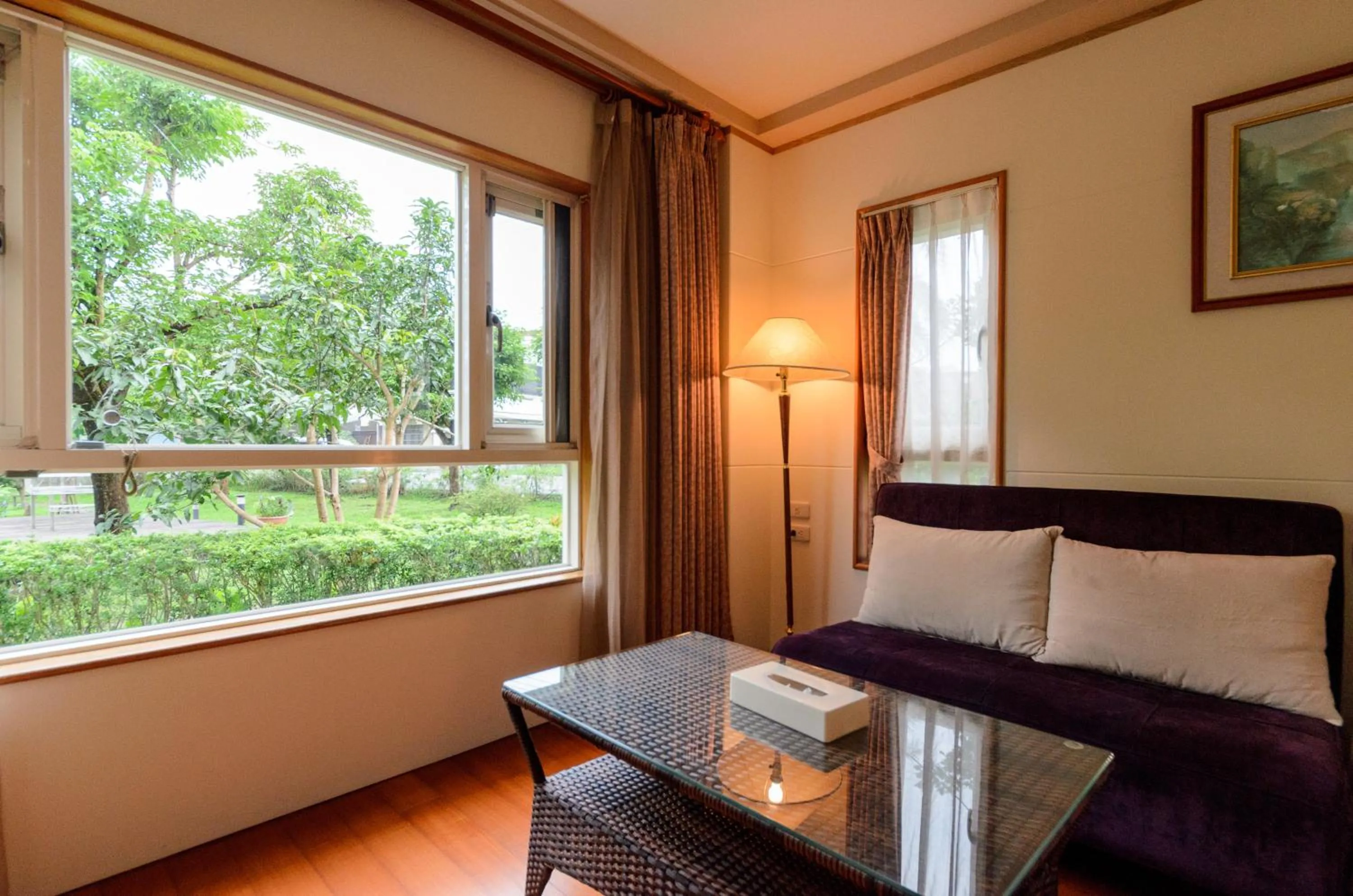Seating area in Yosemite Homestay