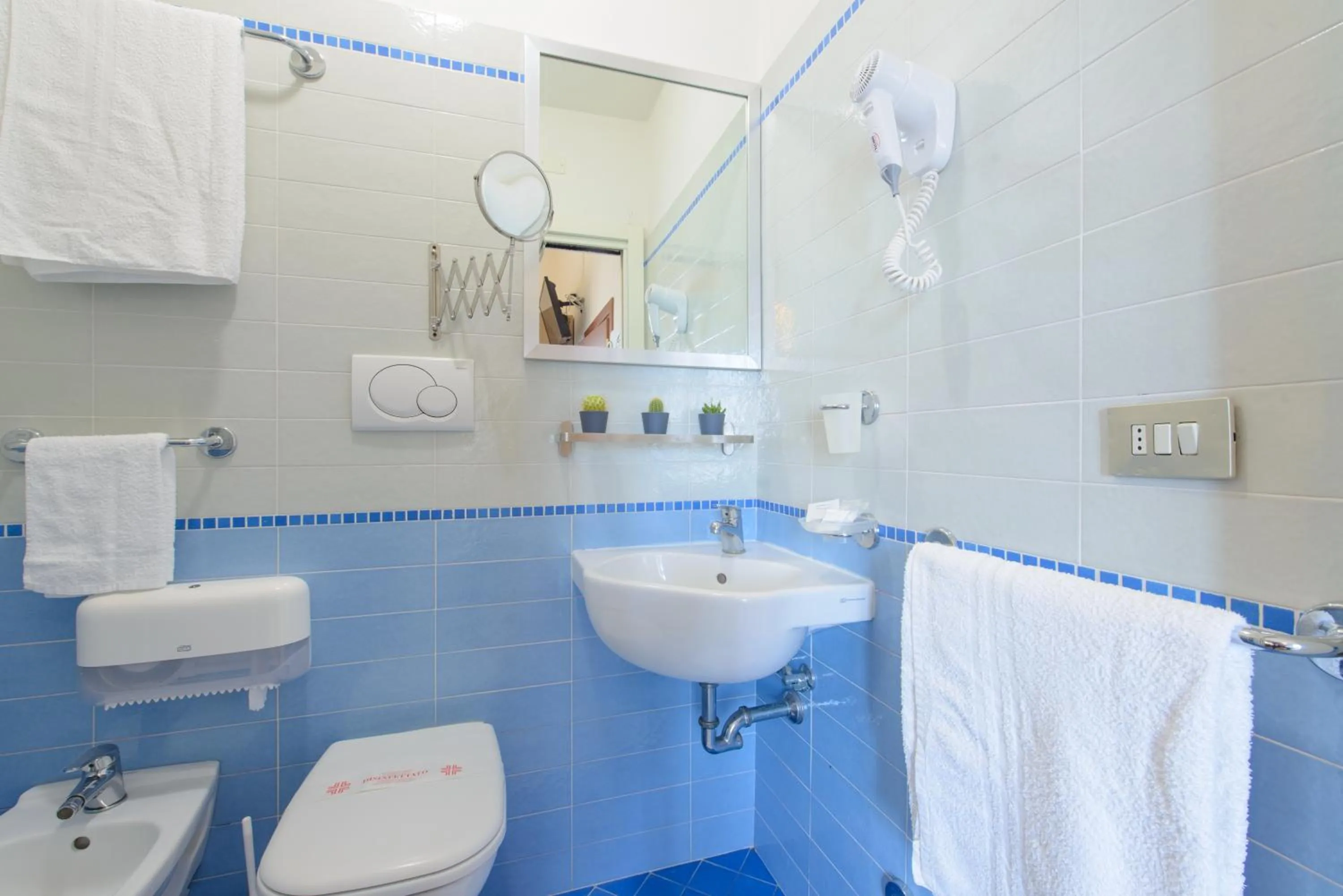 Bathroom in Hotel Nuova Medusa Rimini