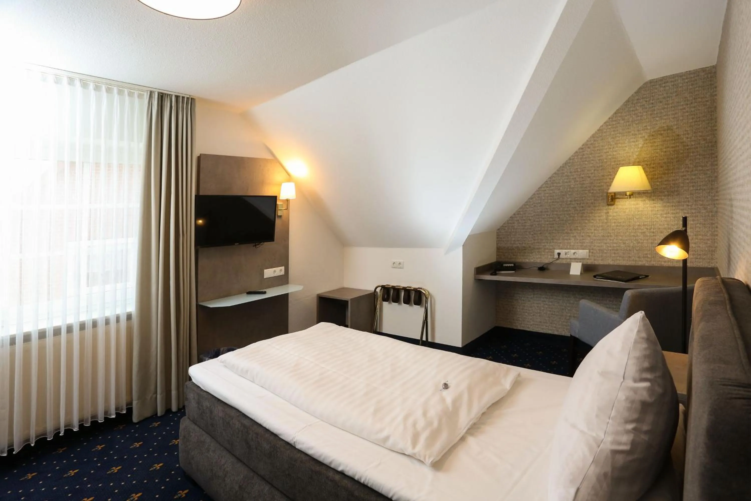 Bed in Hotel Zur Linde