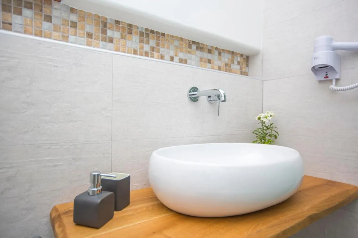 Bathroom in Glykeria