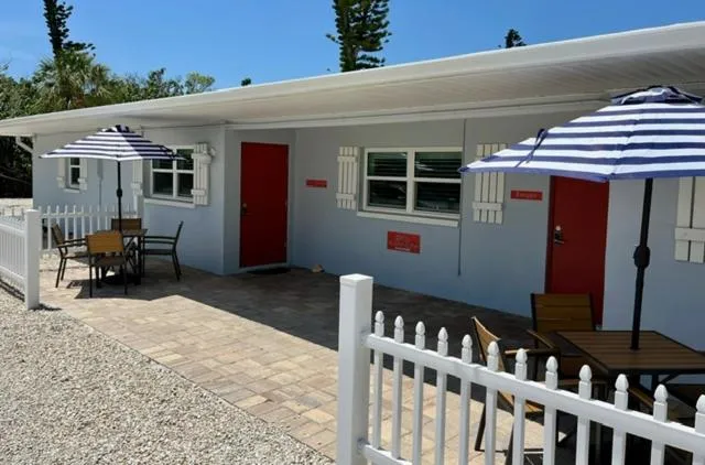 Sunshine Island Inn - Adults only