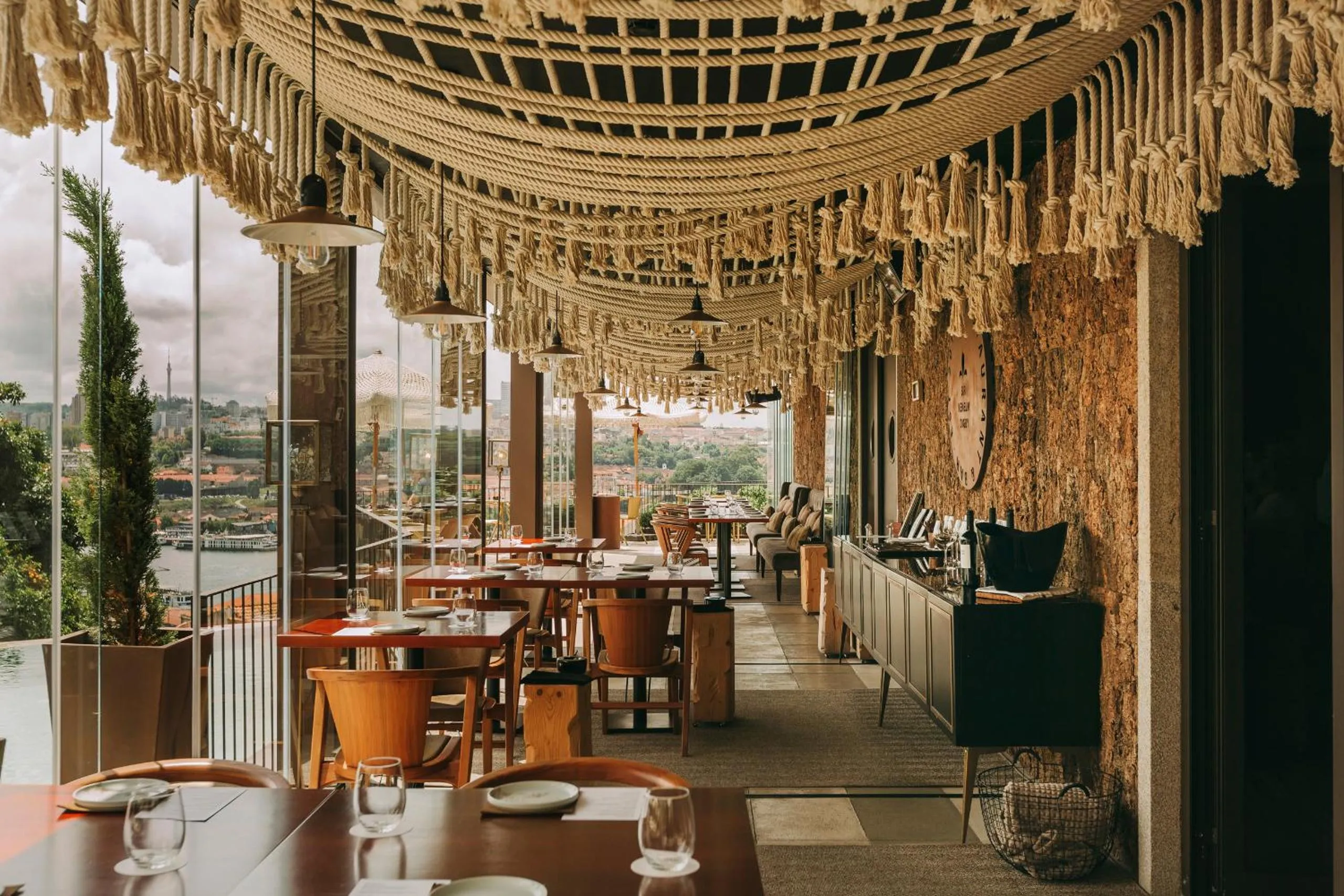 Restaurant/places to eat in Torel Avantgarde