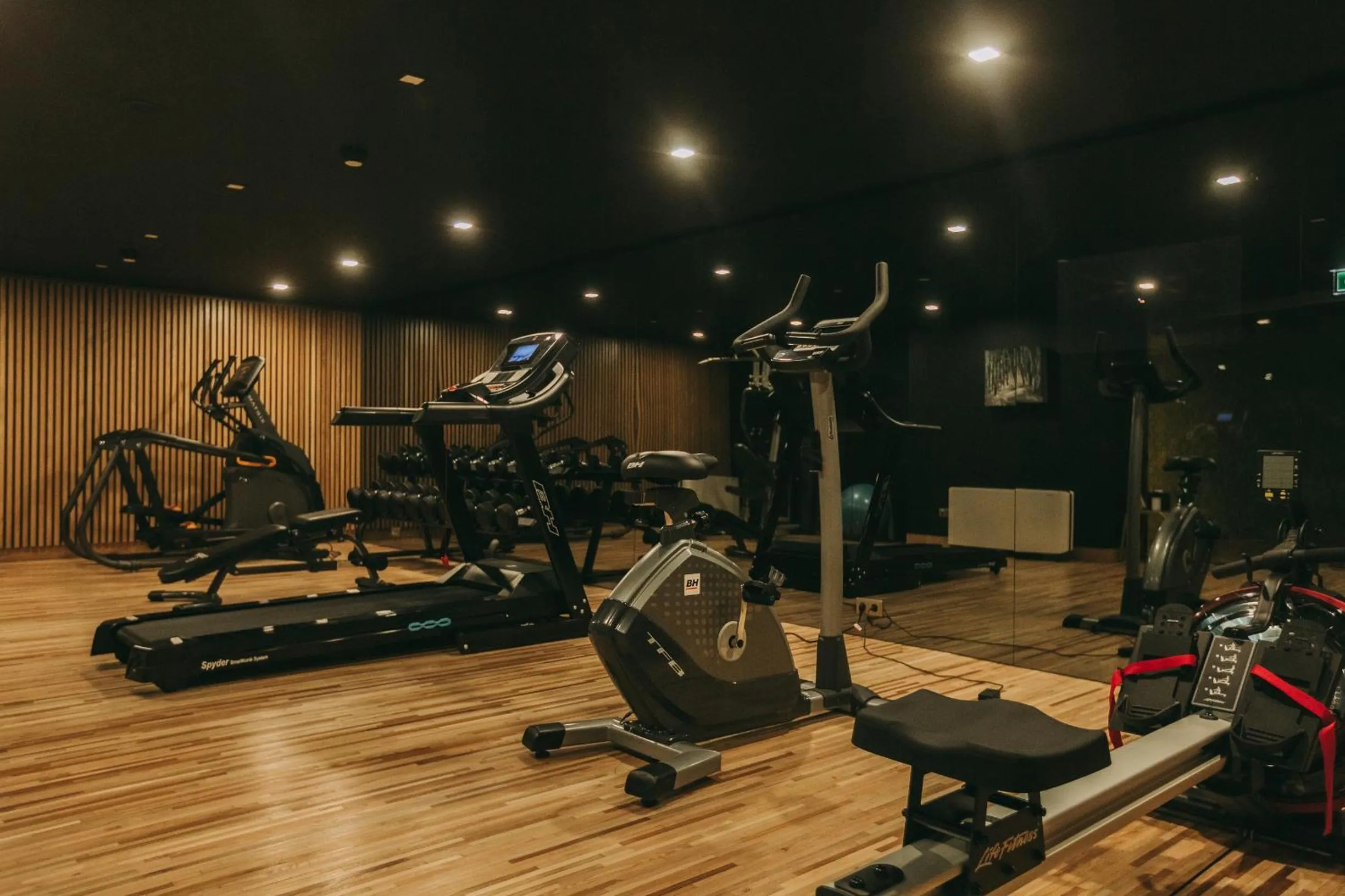 Fitness centre/facilities in Torel Avantgarde