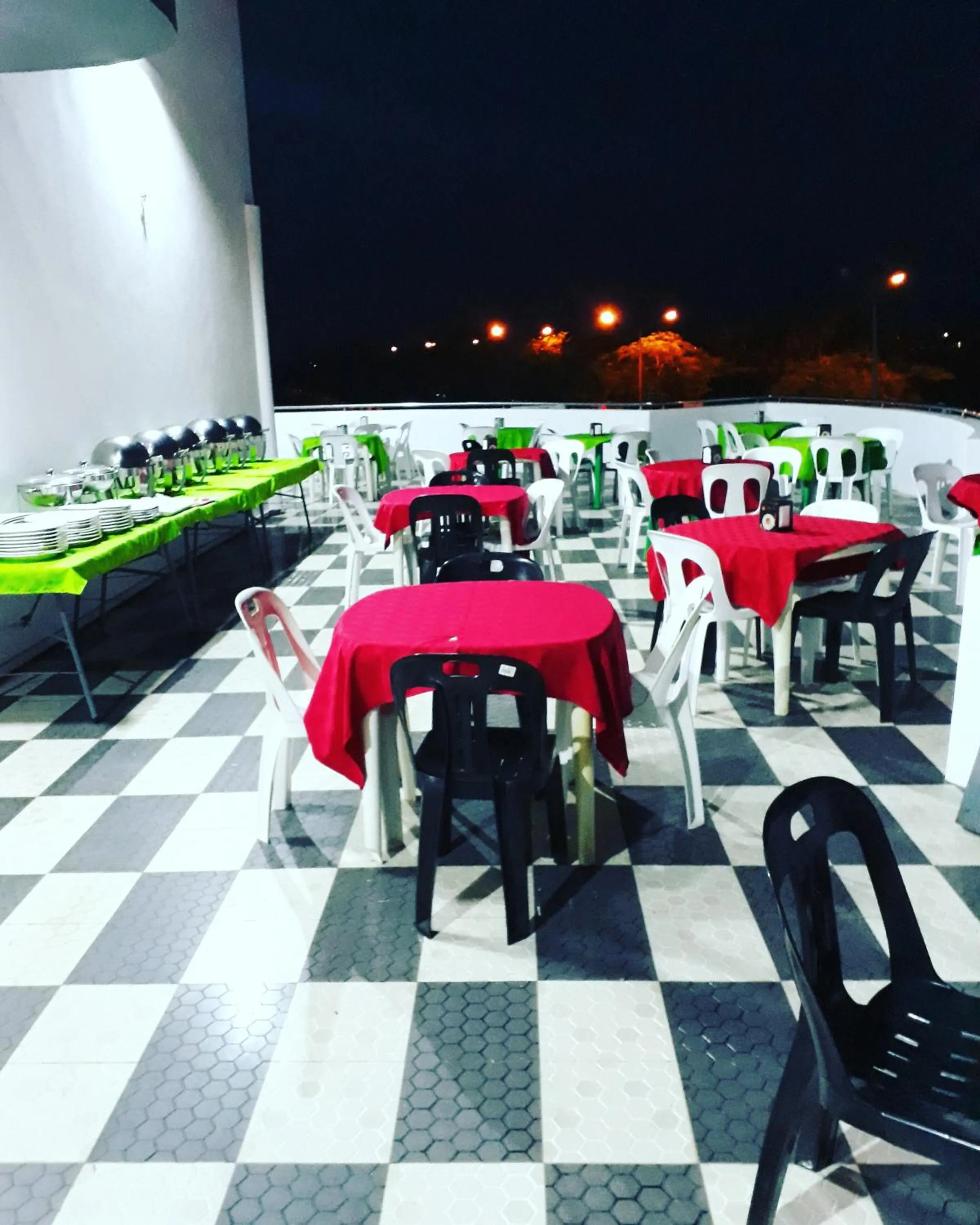 Restaurant/places to eat in Hotel Al-Khalil Matola