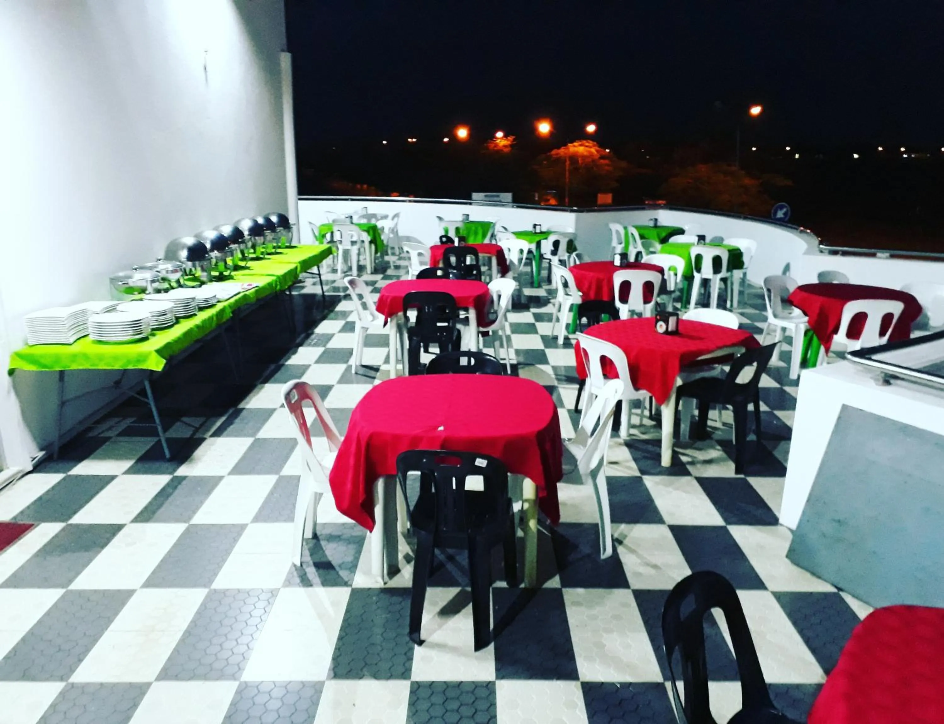 Restaurant/places to eat in Hotel Al-Khalil Matola