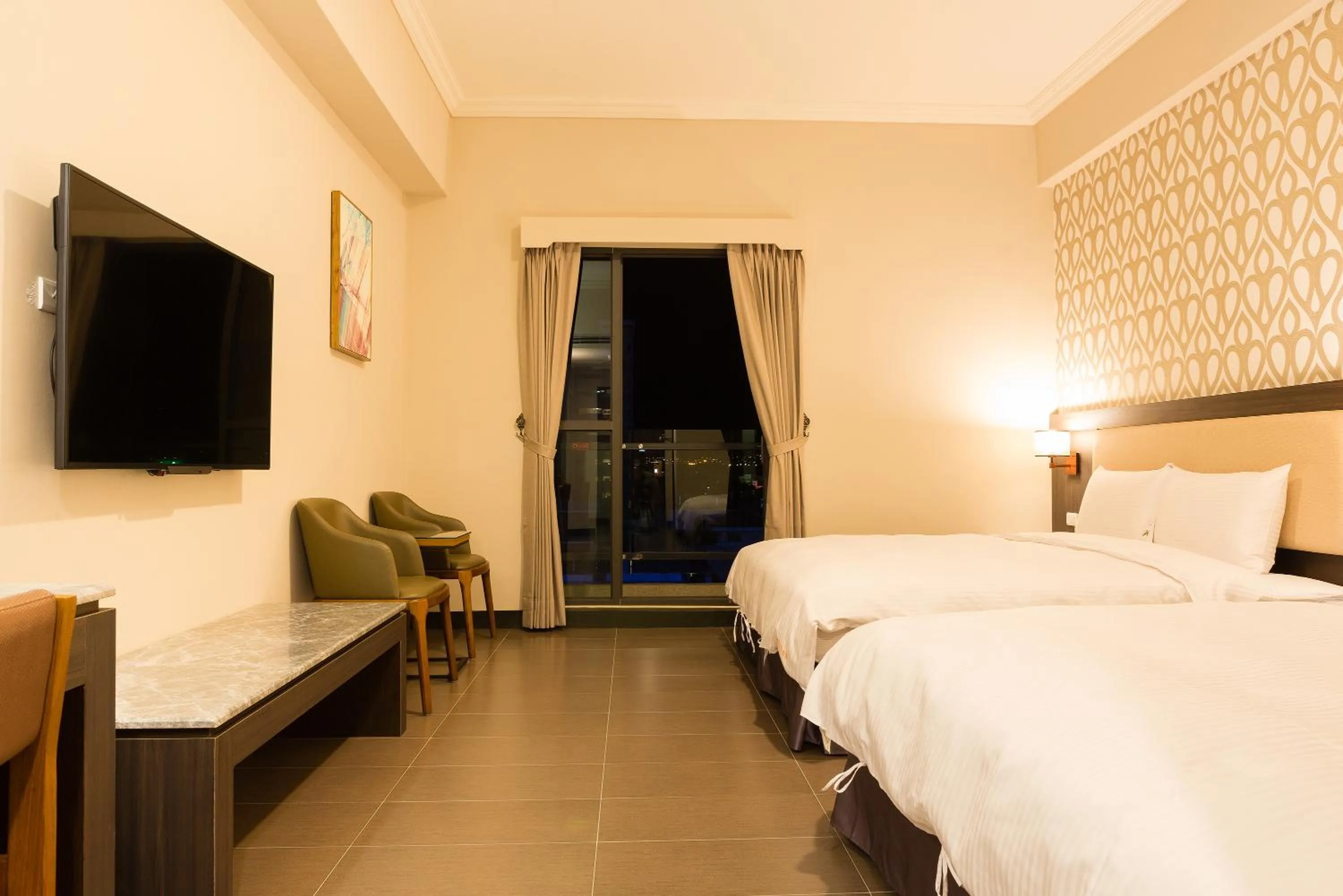 Photo of the whole room, Bed in V-Hotel