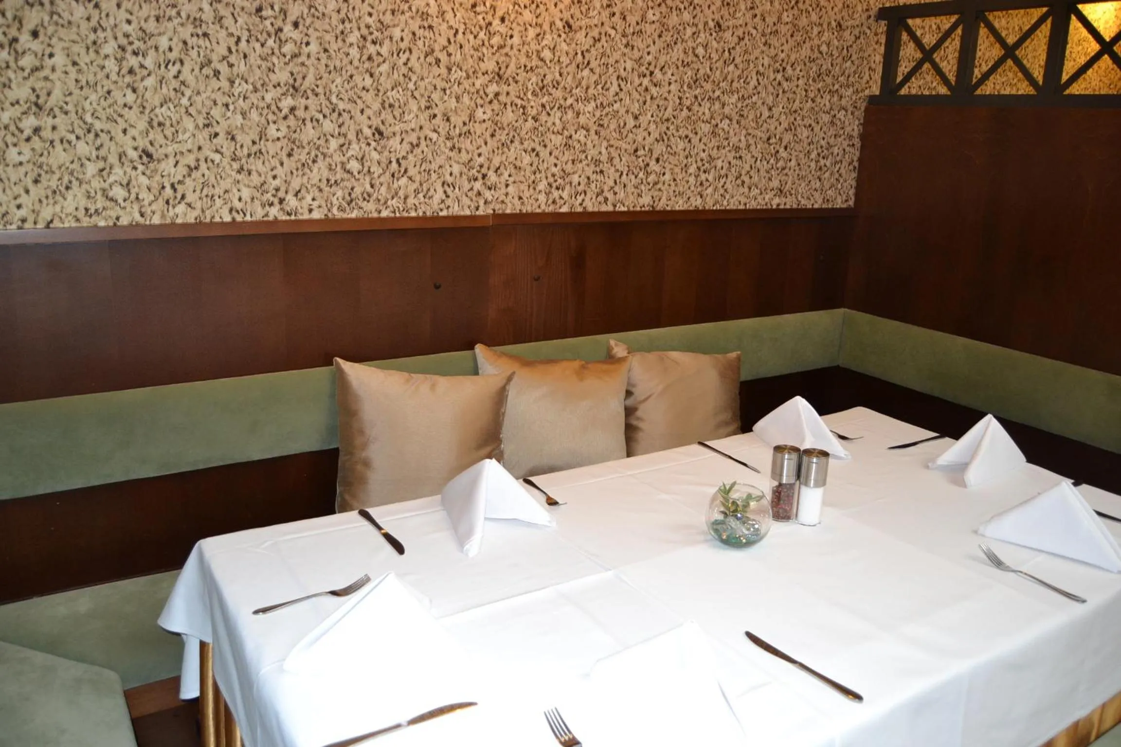 Restaurant/places to eat in Hejtmanský dvůr