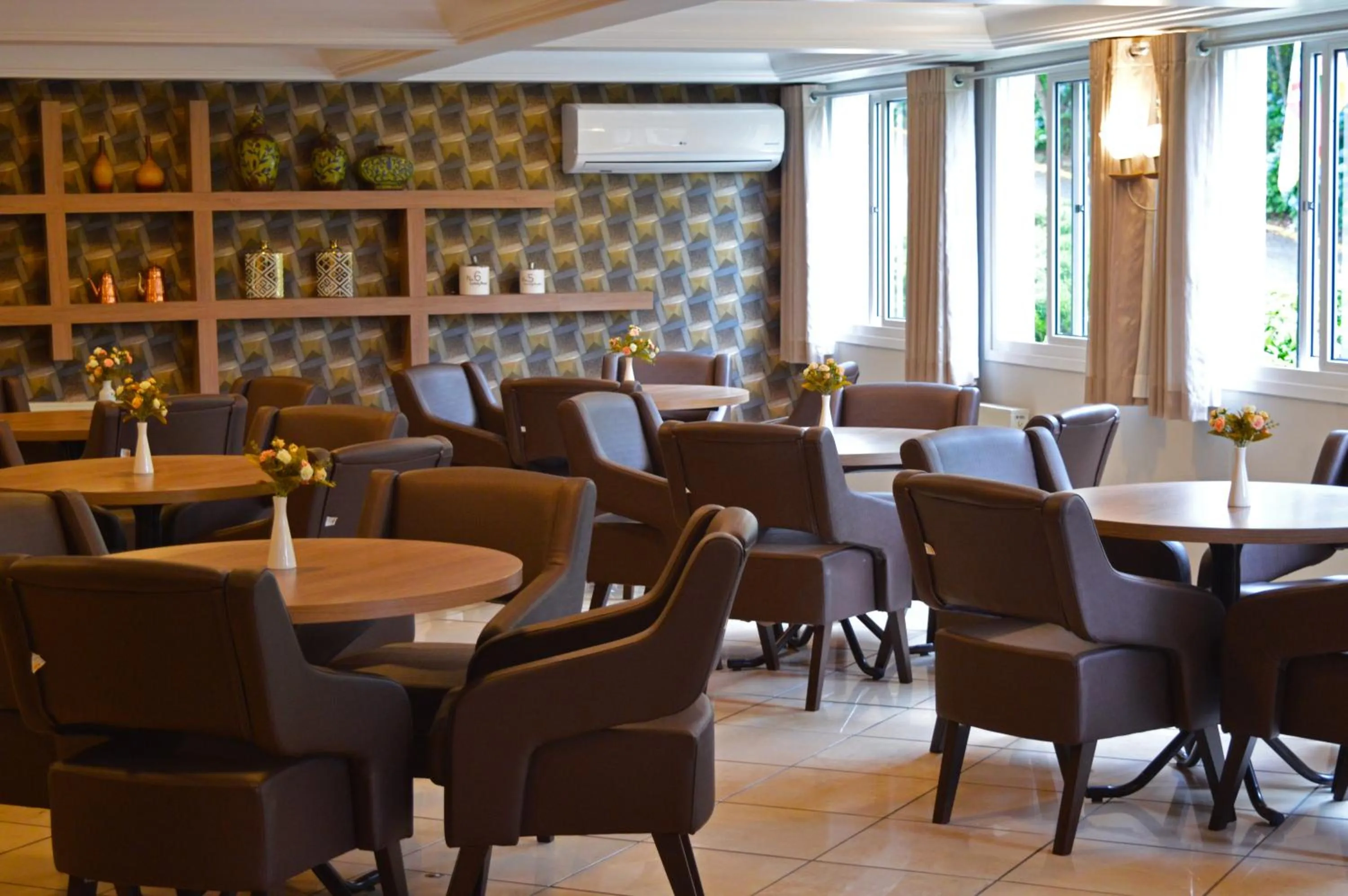 Restaurant/places to eat in Sky Ville Hotel Canela