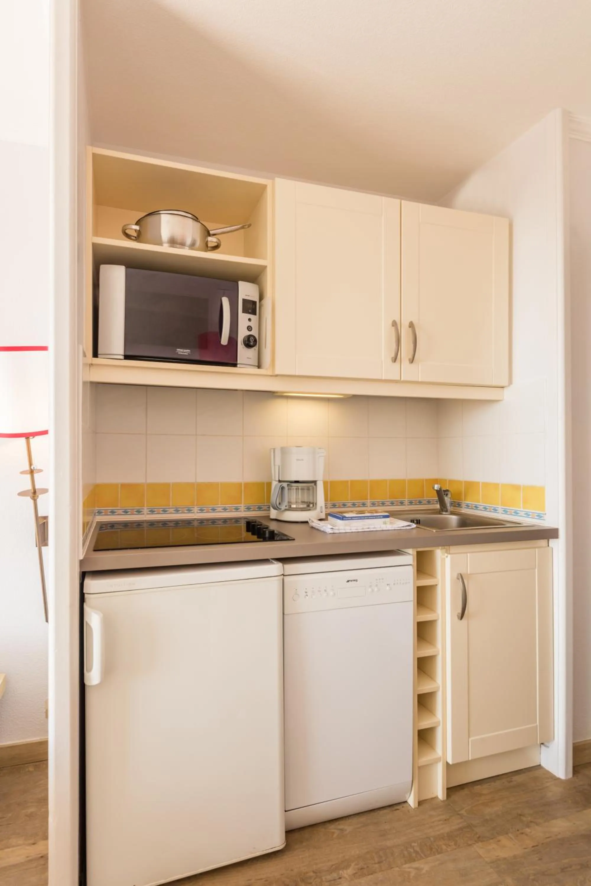 Kitchen or kitchenette in Résidence Pierre & Vacances l'Ange Gardien