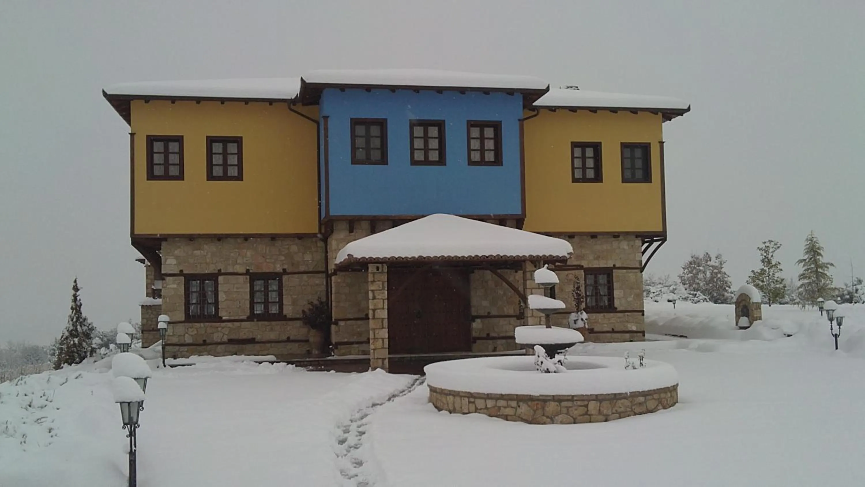 Facade/entrance in Estate Kalaitzis