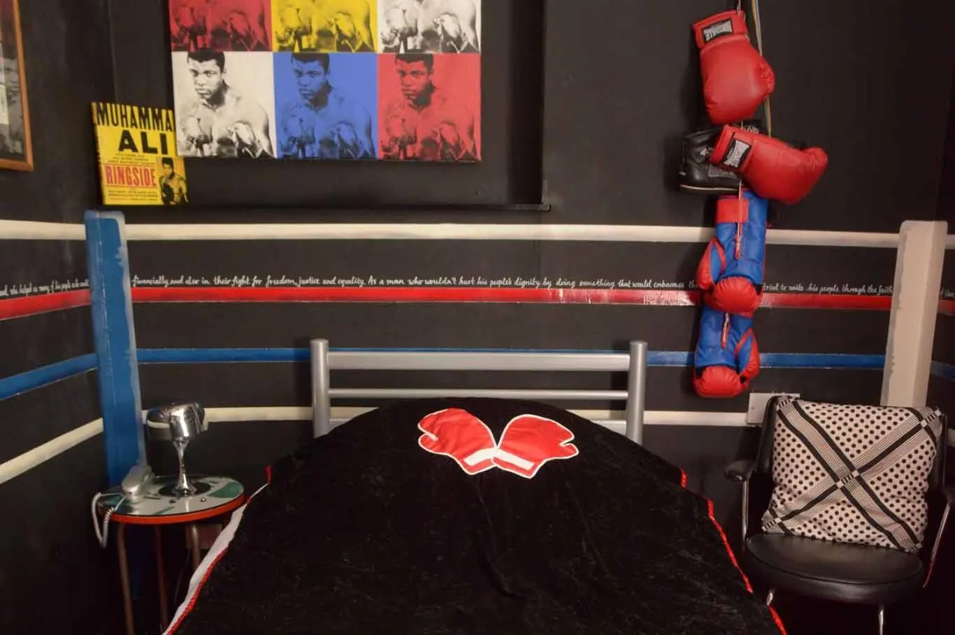 Bed in Hotel Pelirocco