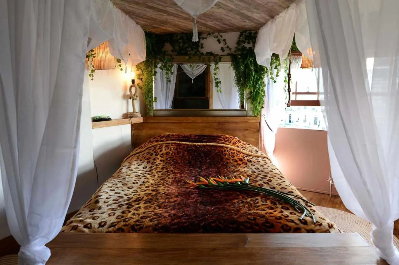 Bed in Hotel Pelirocco